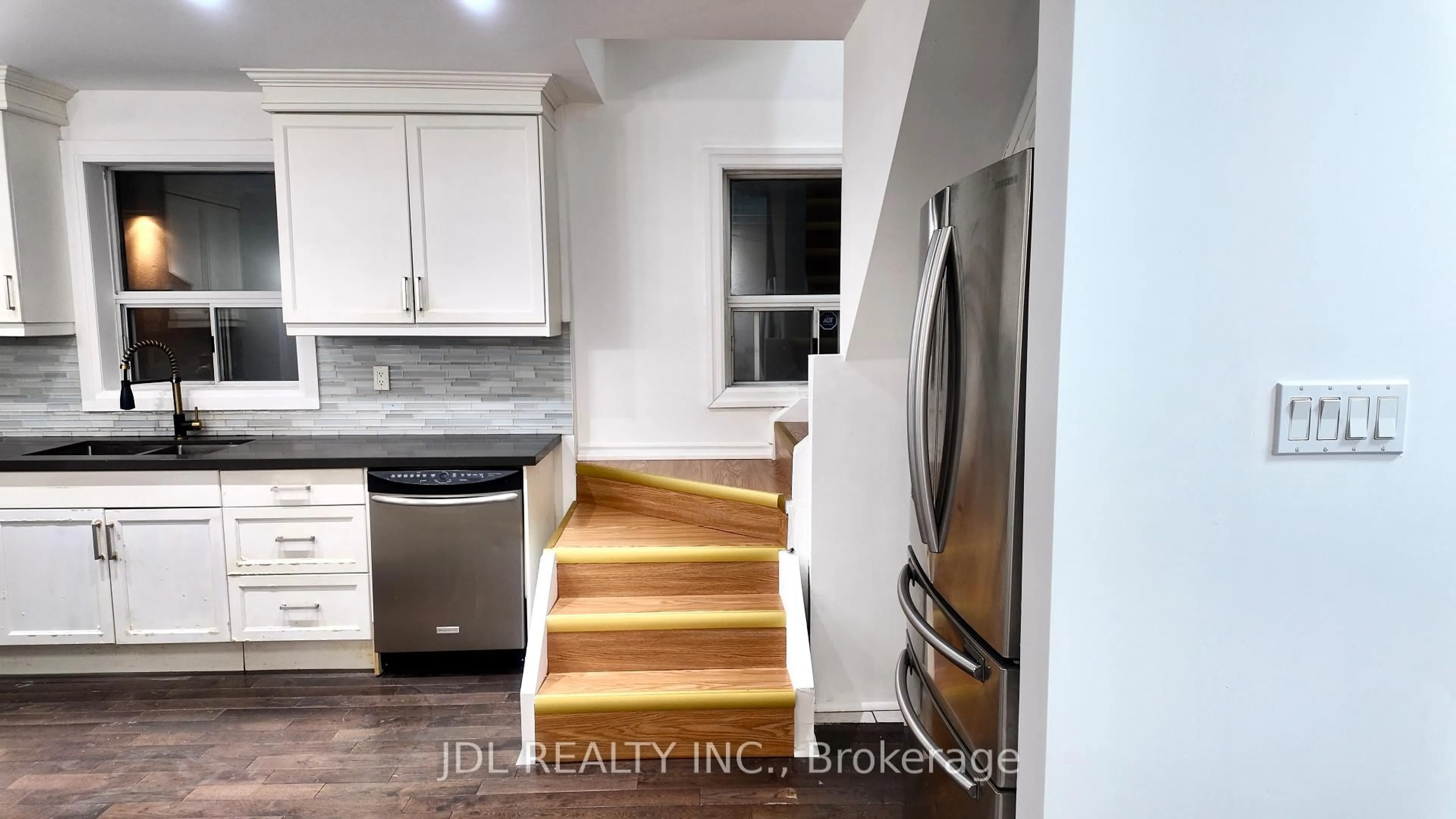 Open concept kitchen, unknown for 132 Edgecroft Rd, Toronto Ontario M8Z 2C3