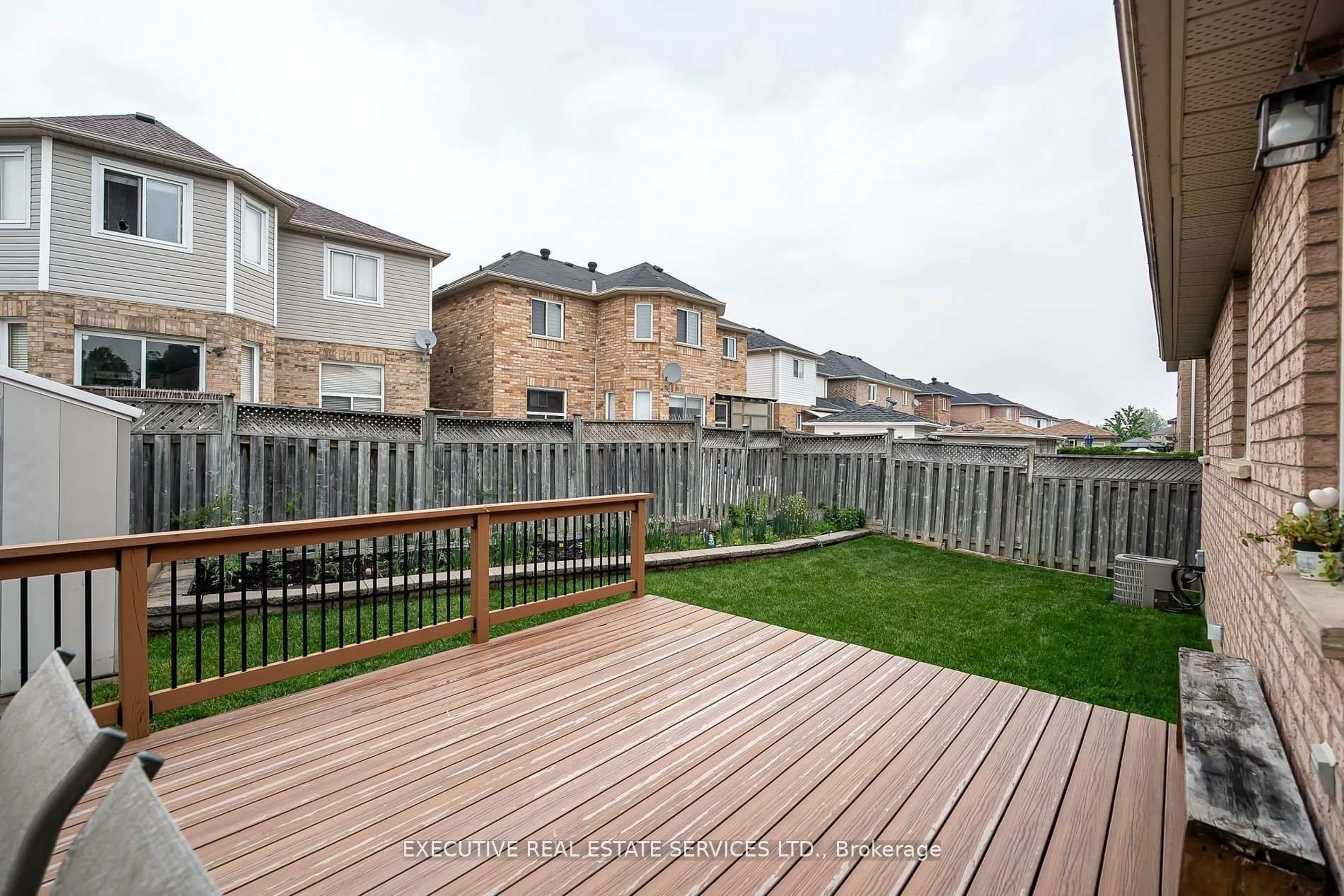 Patio, unknown for 54 Woodvalley Dr, Brampton Ontario L7A 1Z3