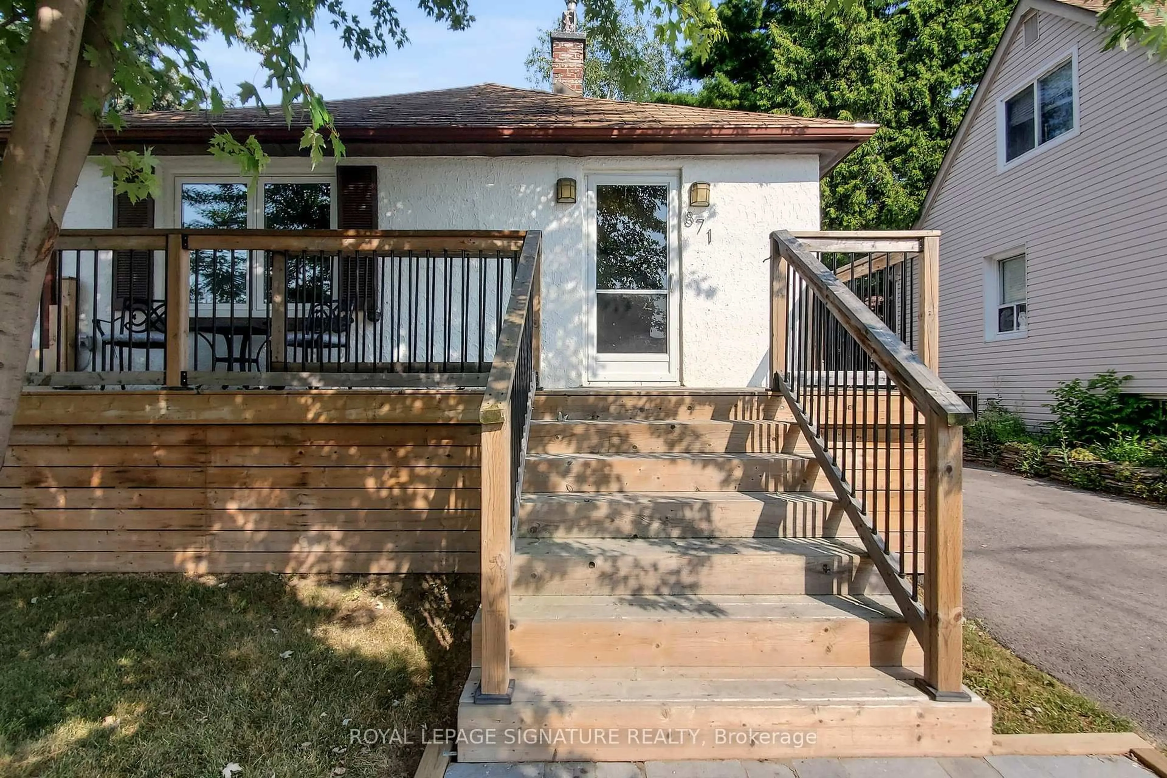 Unknown for 871 Tenth St, Mississauga Ontario L5E 1S8