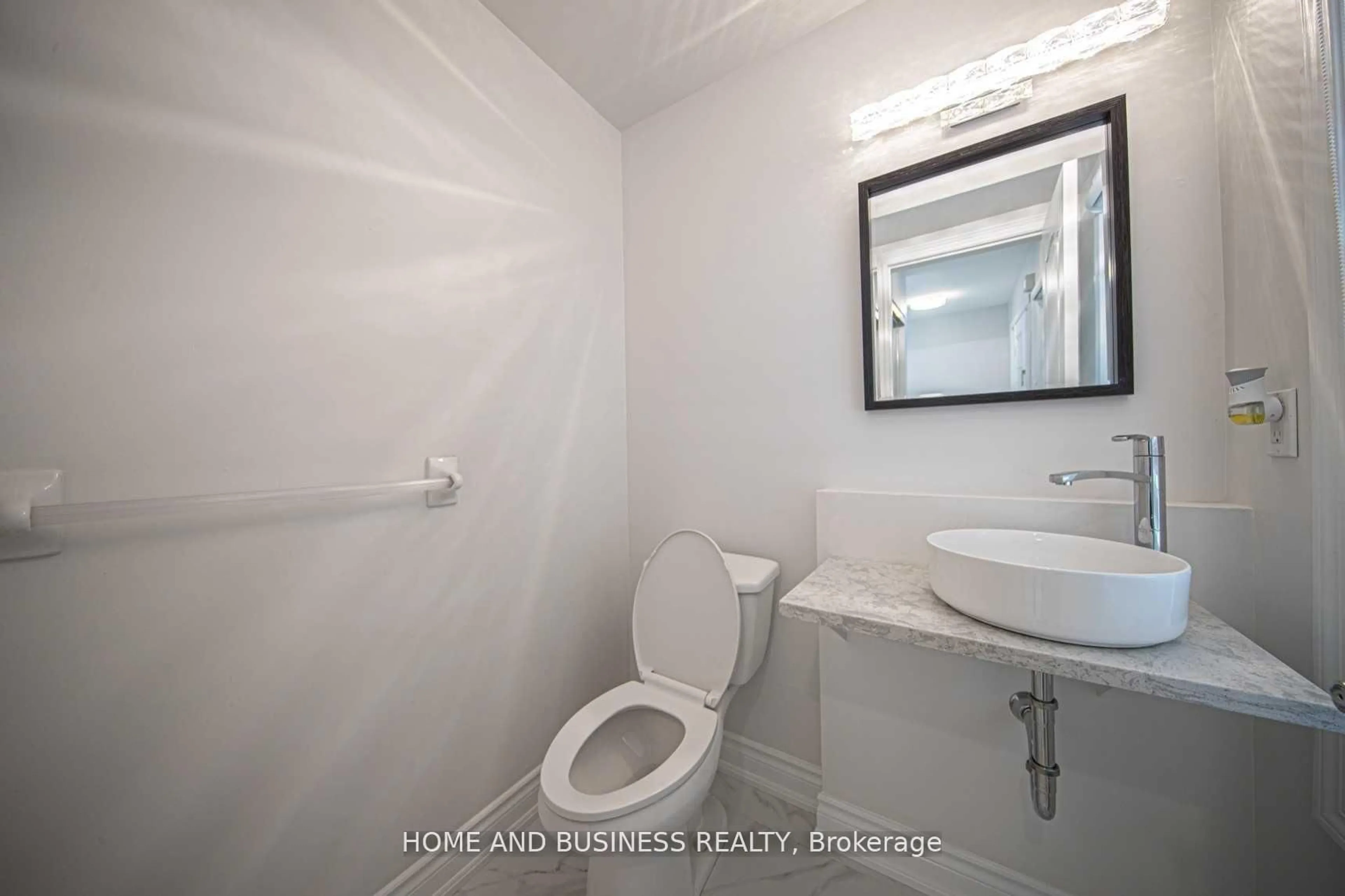Standard bathroom, unknown for 5013 Kempling Lane, Burlington Ontario L7L 6J4