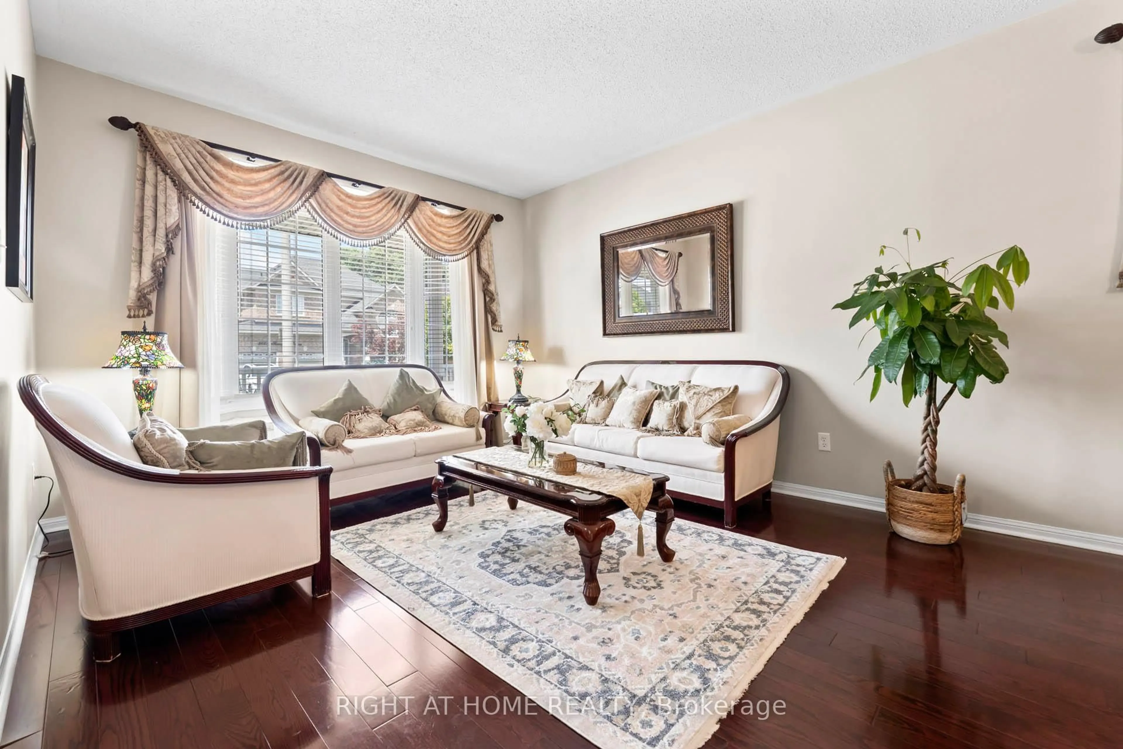 Living room with furniture, wood/laminate floor for 3672 Swanson Dr, Mississauga Ontario L5N 8J6