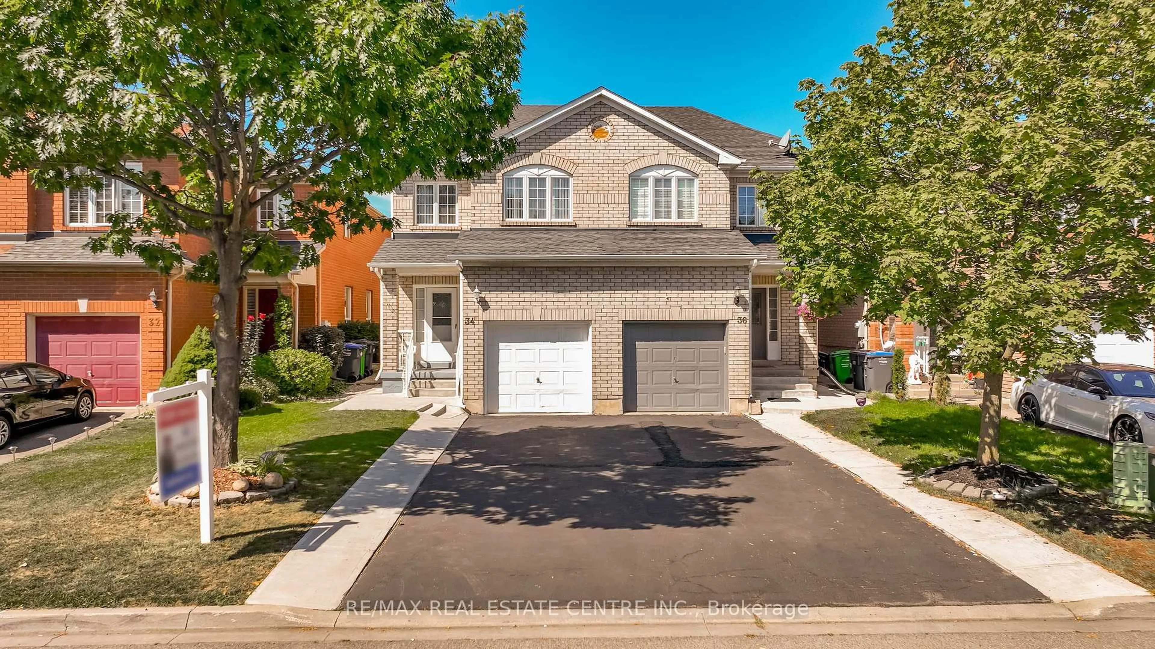 Home with brick exterior material, street for 34 Melissa Crt, Brampton Ontario L6X 4X1