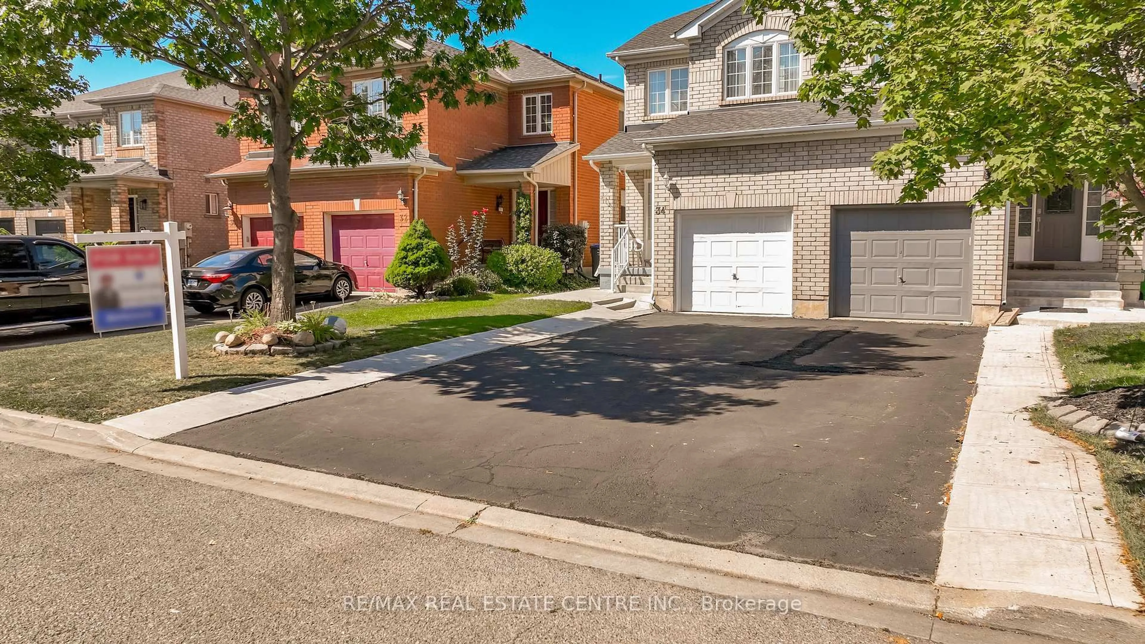 Unknown for 34 Melissa Crt, Brampton Ontario L6X 4X1