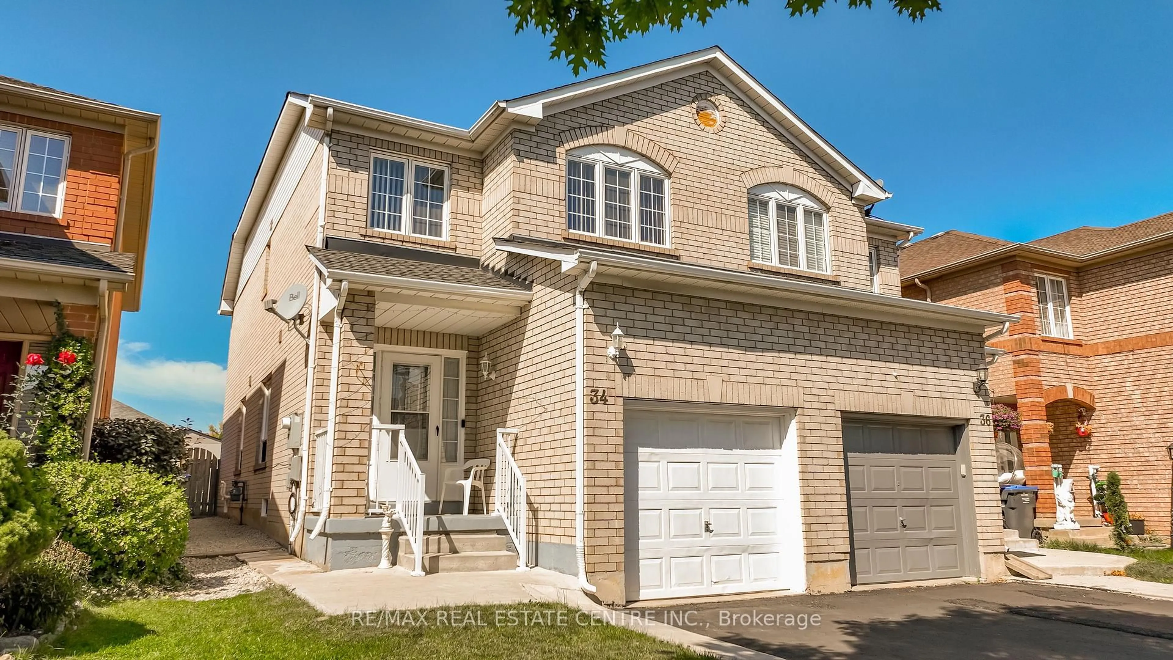 Home with brick exterior material, street for 34 Melissa Crt, Brampton Ontario L6X 4X1