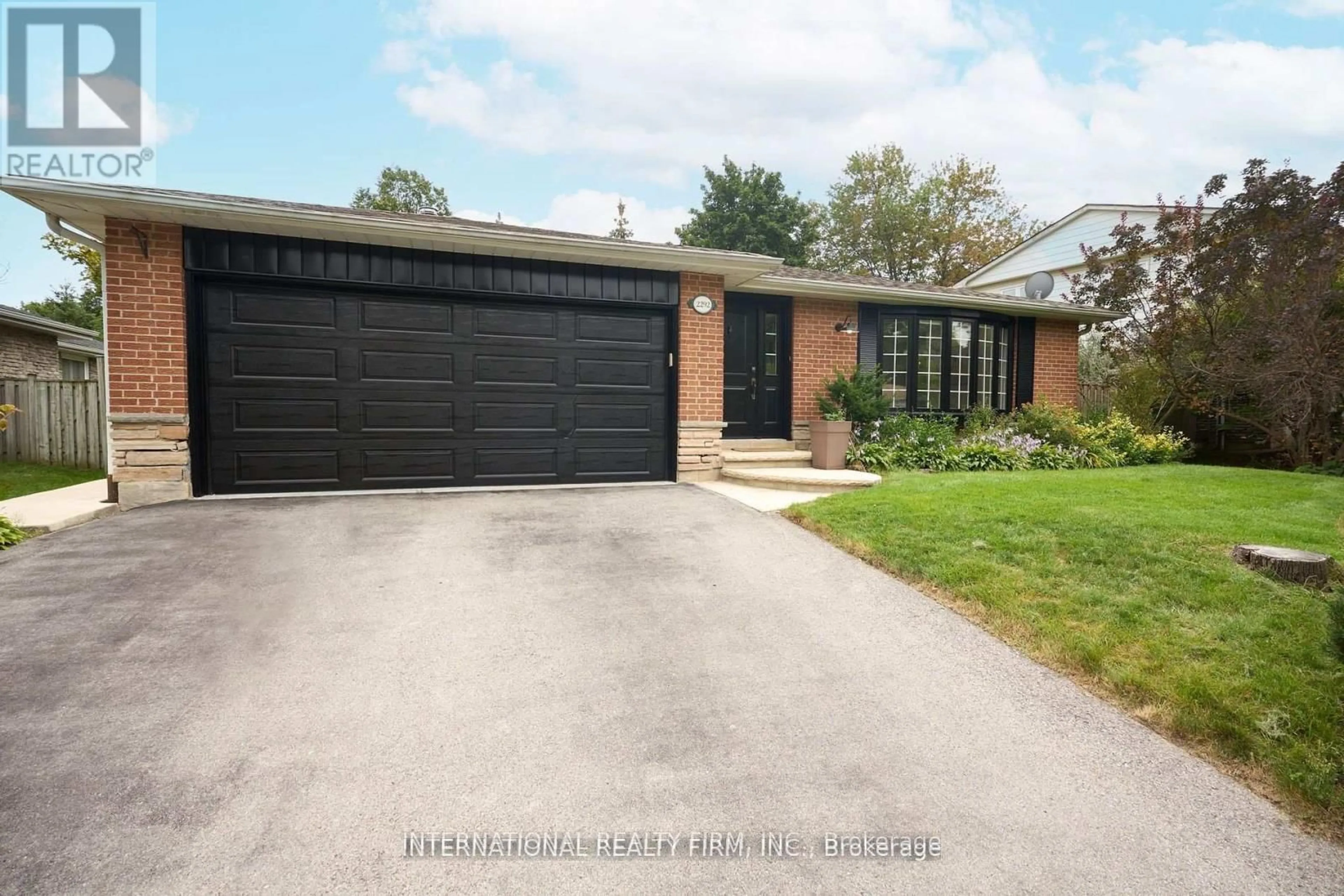 Home with brick exterior material, street for 2292 Devon Rd, Oakville Ontario L6J 5R4