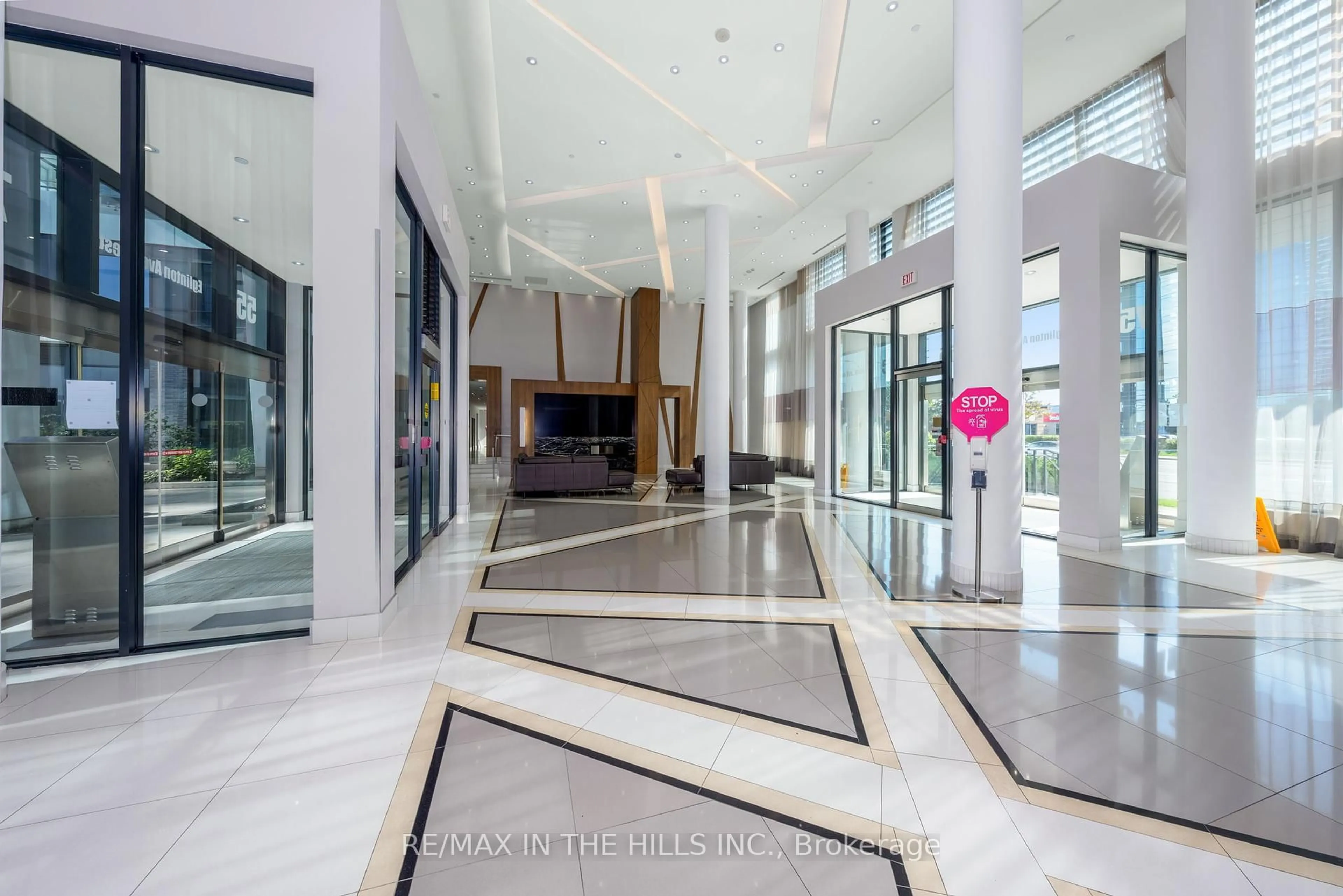Indoor foyer for 55 Eglinton Ave #2007, Mississauga Ontario L5R 0E4