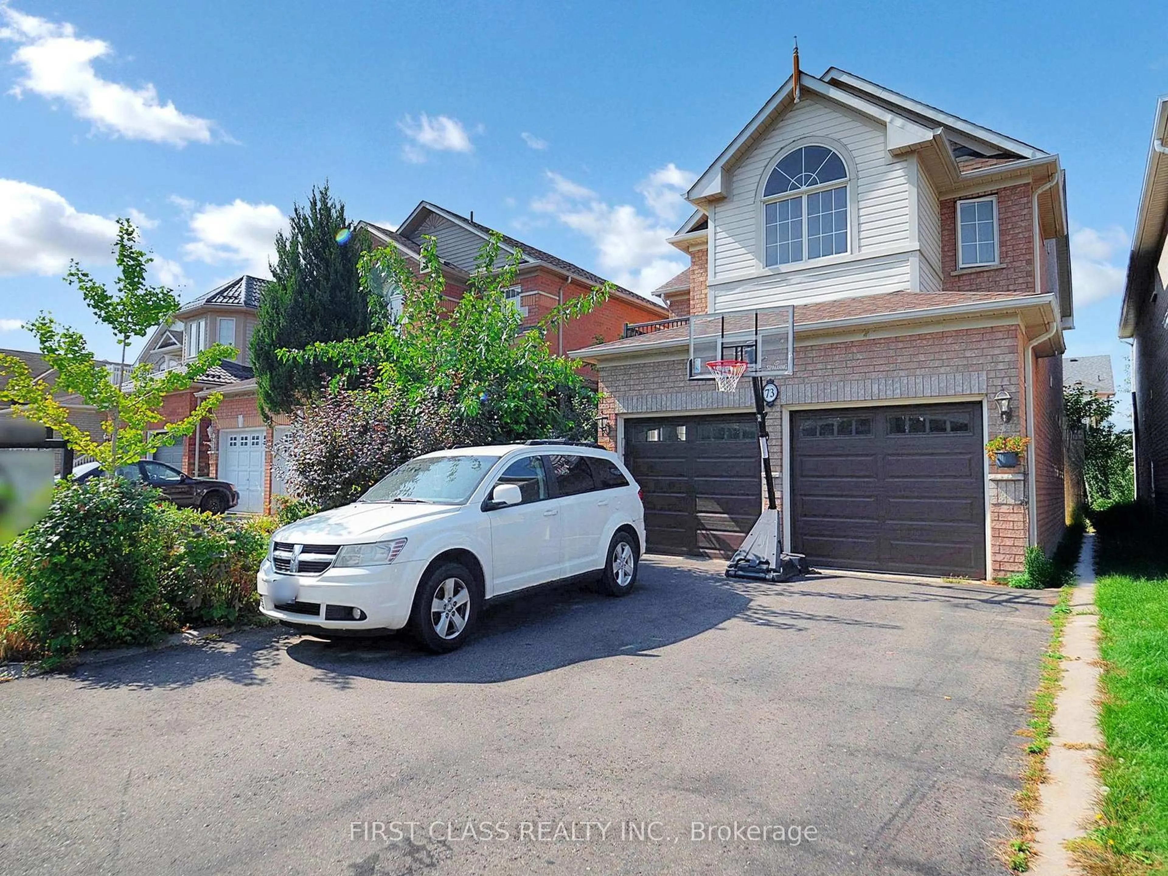 A pic from outside/outdoor area/front of a property/back of a property/a pic from drone, street for 73 Porchlight Rd, Brampton Ontario L6X 4S1