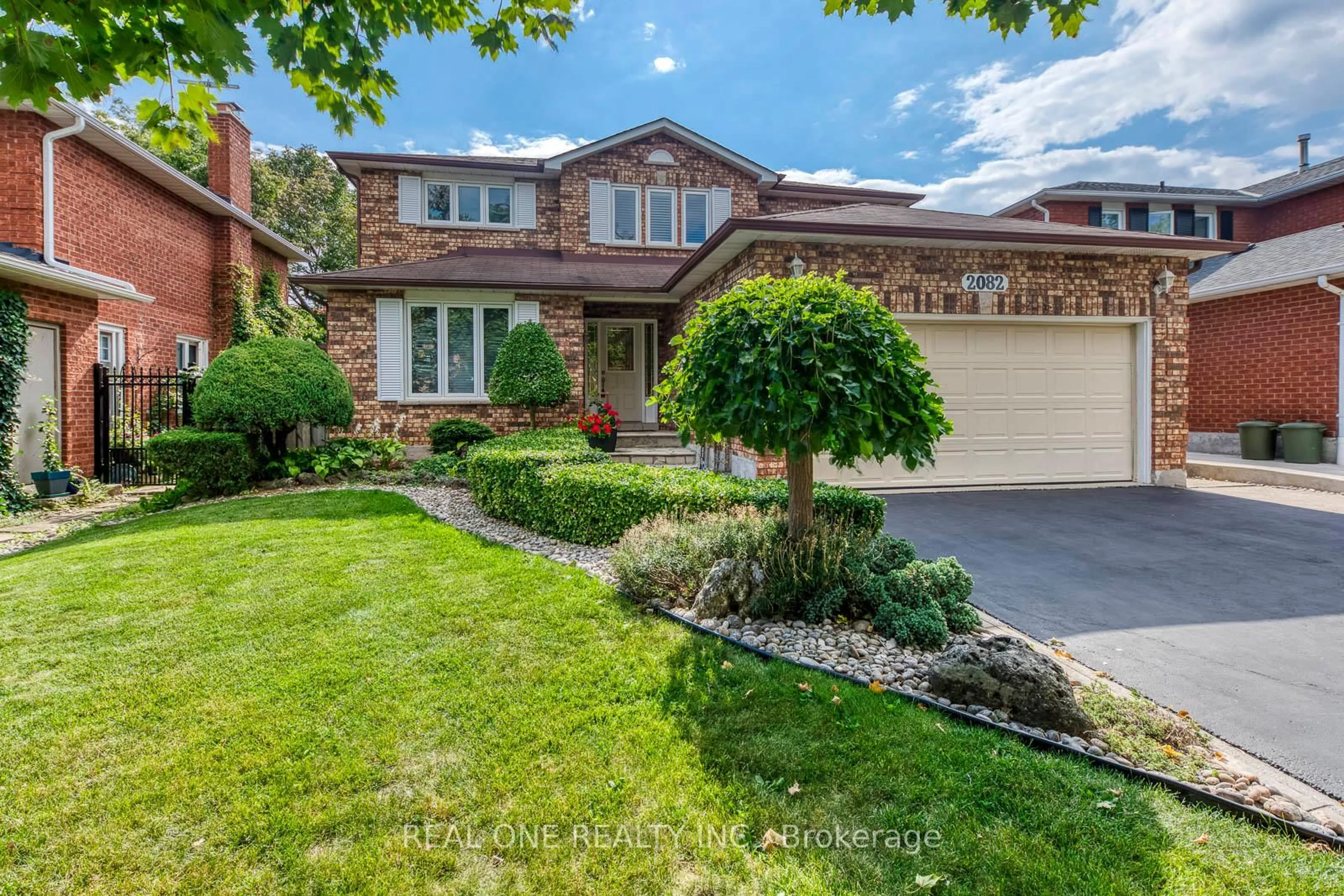 Home with brick exterior material, street for 2082 Laurelwood Dr, Oakville Ontario L6H 4S7
