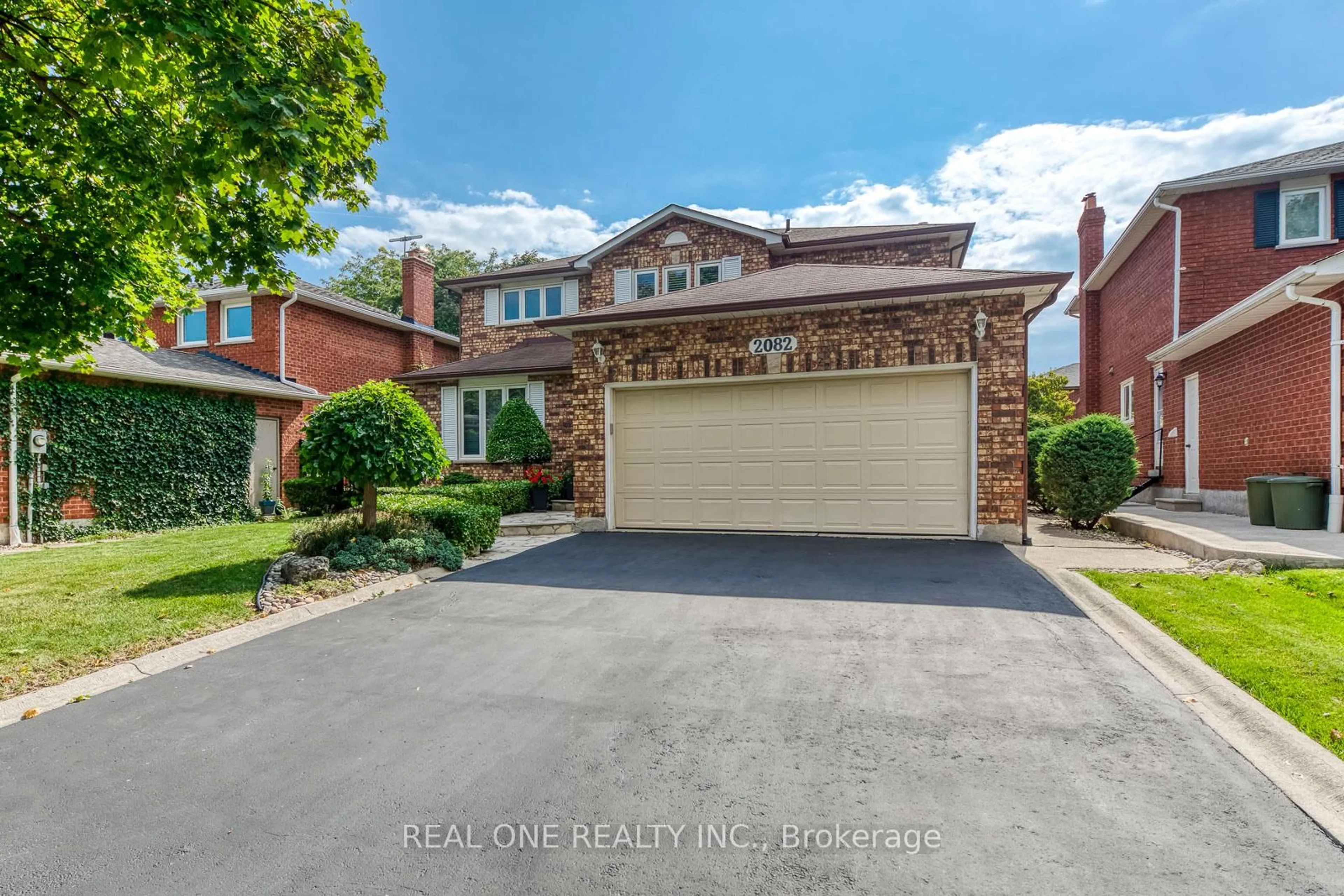 Unknown for 2082 Laurelwood Dr, Oakville Ontario L6H 4S7