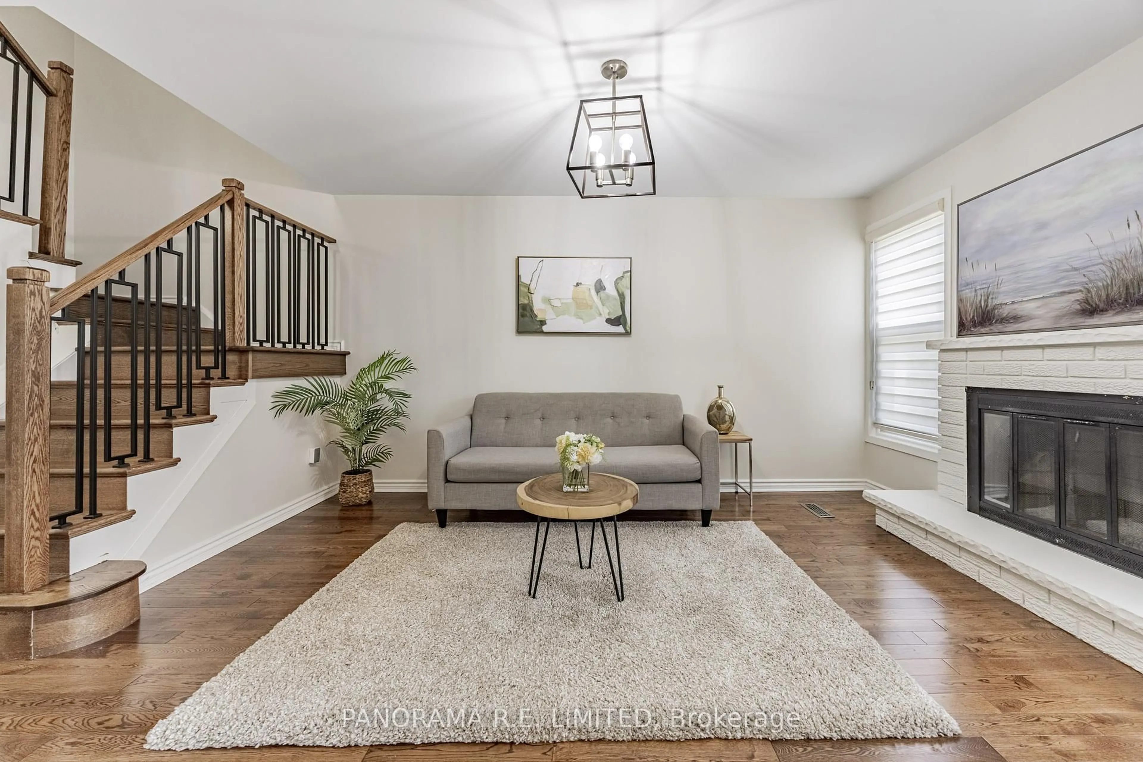 Living room with furniture, unknown for 2915 Bramshaw Gdns, Mississauga Ontario L5N 1S2