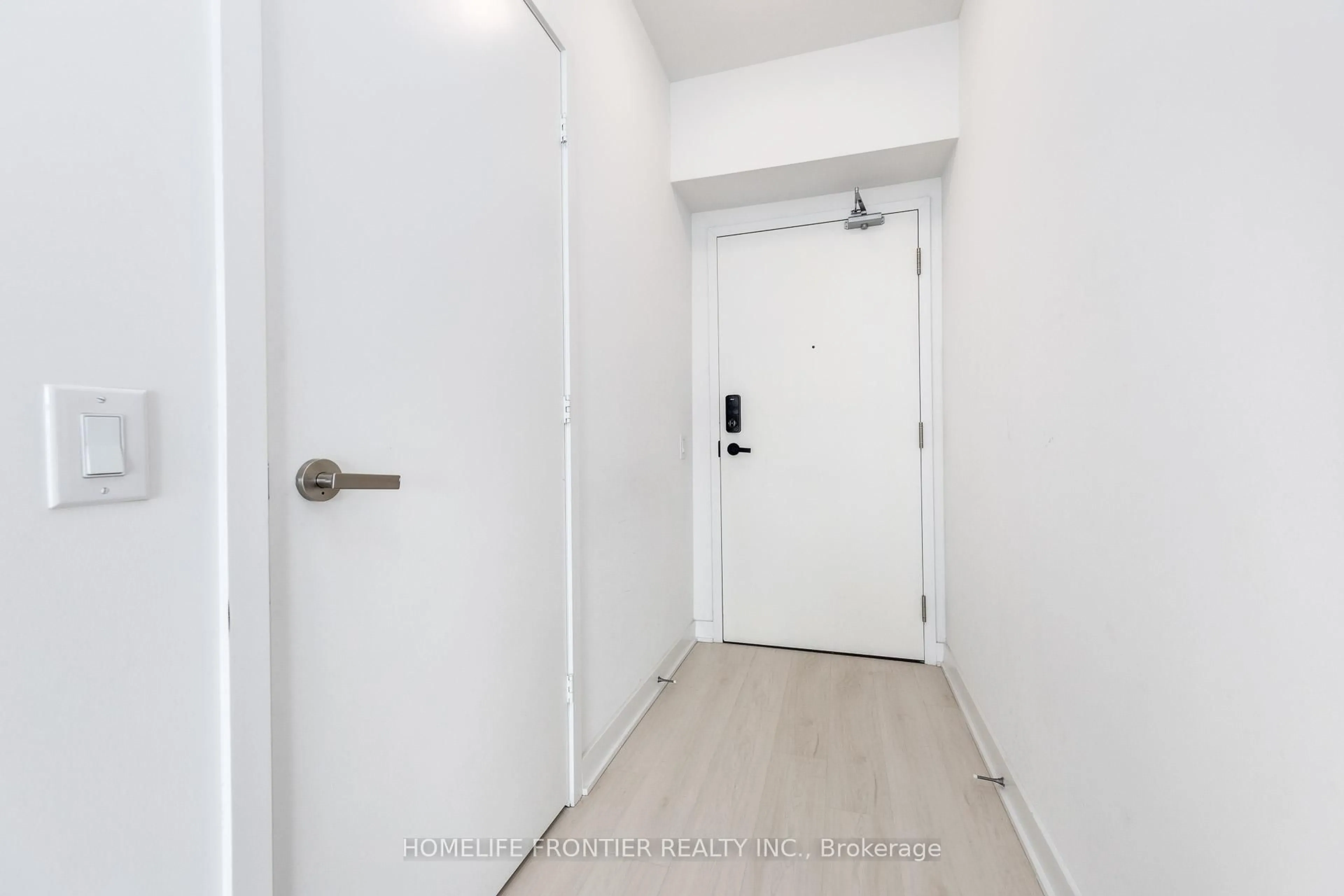 Unknown for 3900 Confederation Pkwy #2807, Mississauga Ontario L5B 0M3
