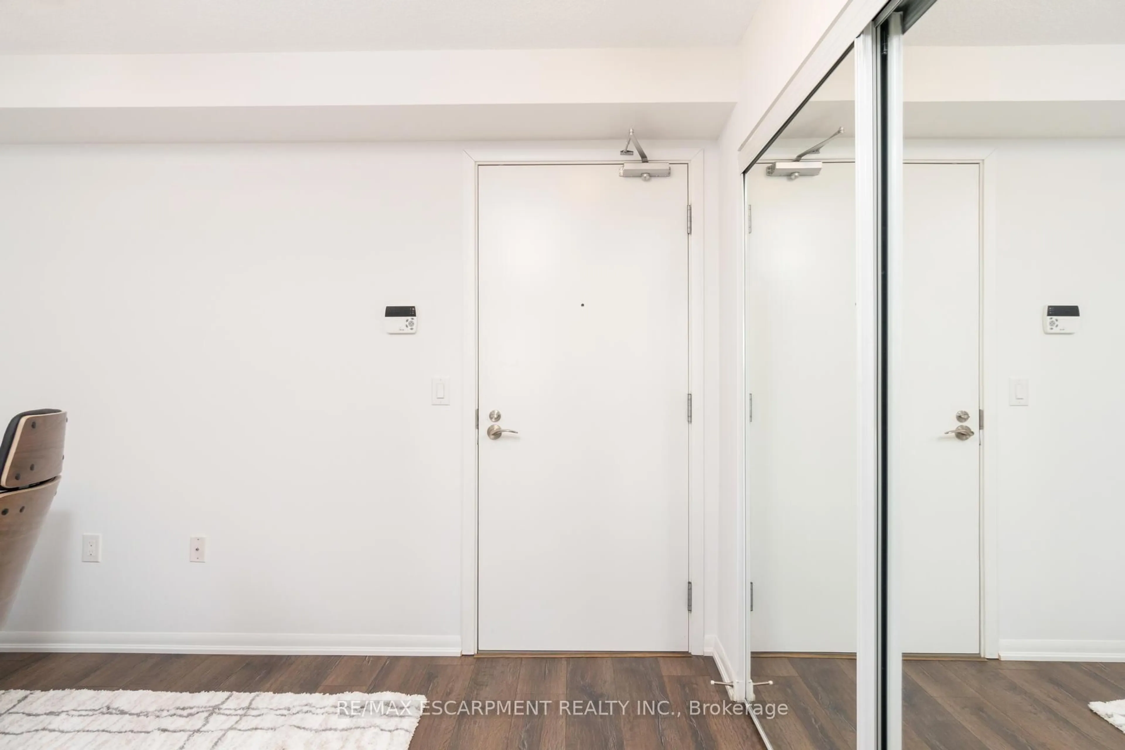 Indoor entryway for 830 Lawrence Ave #441, Toronto Ontario M6A 1C3