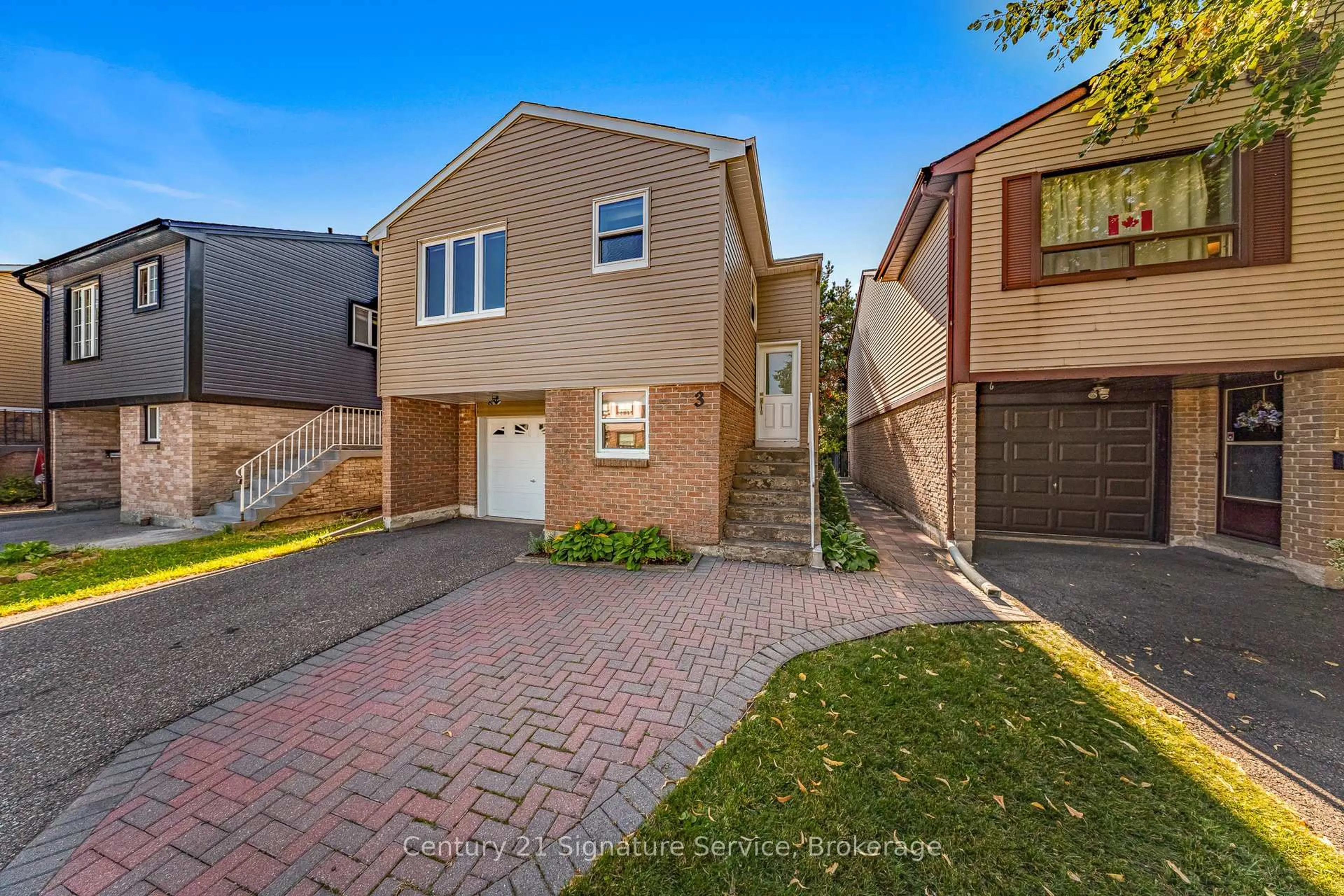 Home with brick exterior material, street for 3 Majestic Cres, Brampton Ontario L6S 3N1