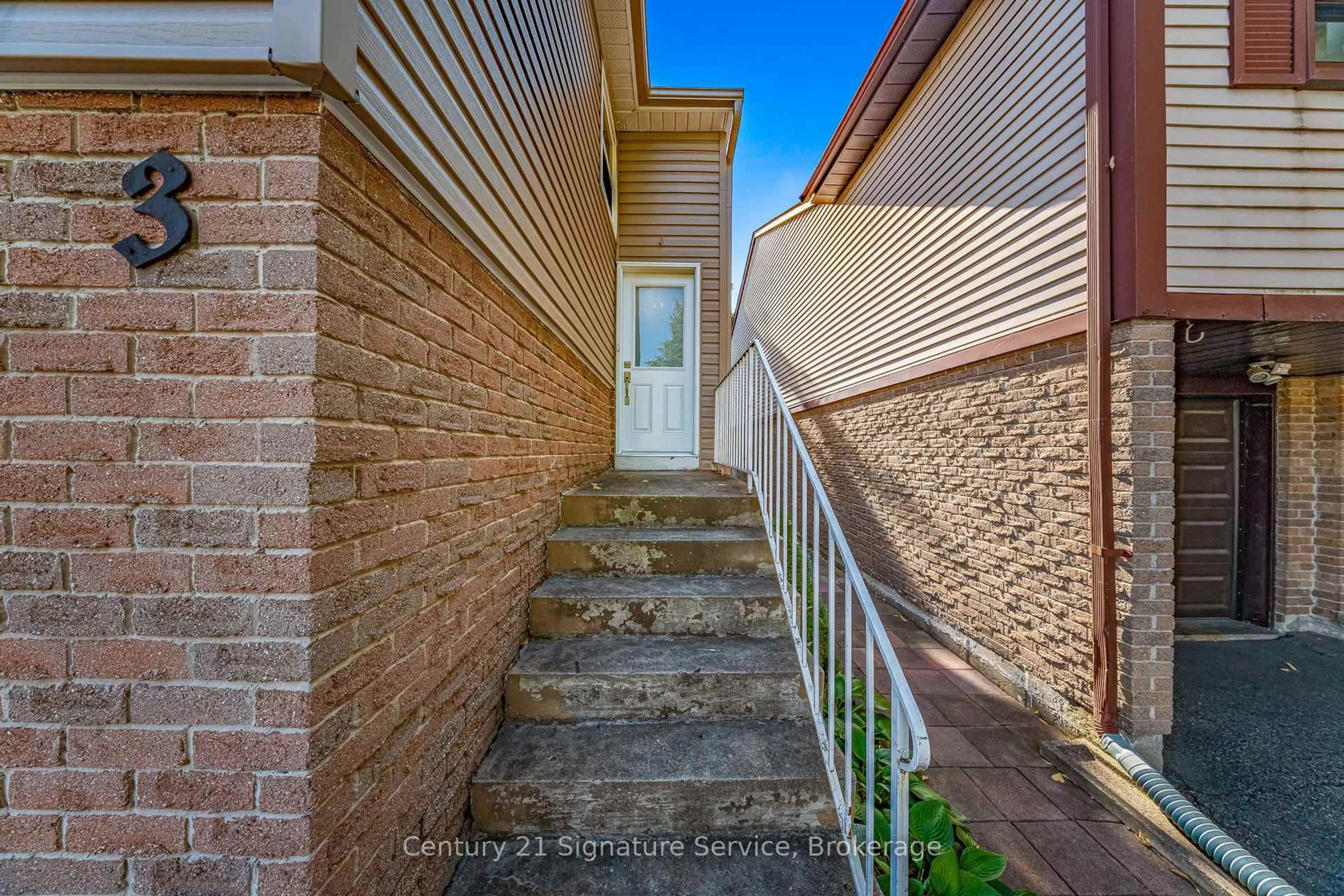 Unknown for 3 Majestic Cres, Brampton Ontario L6S 3N1