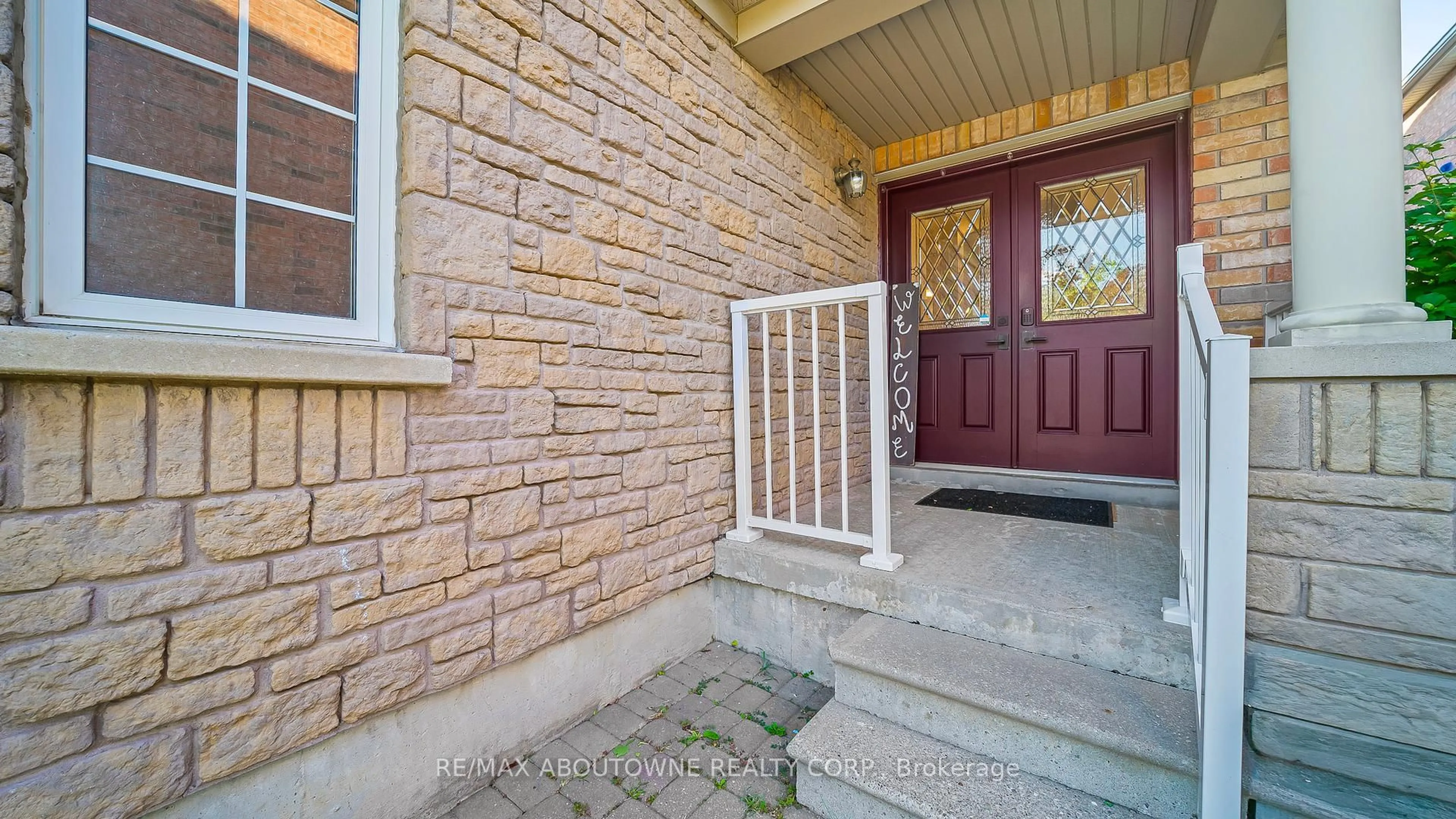 Indoor entryway for 3153 Baron Dr, Mississauga Ontario L5M 6V6