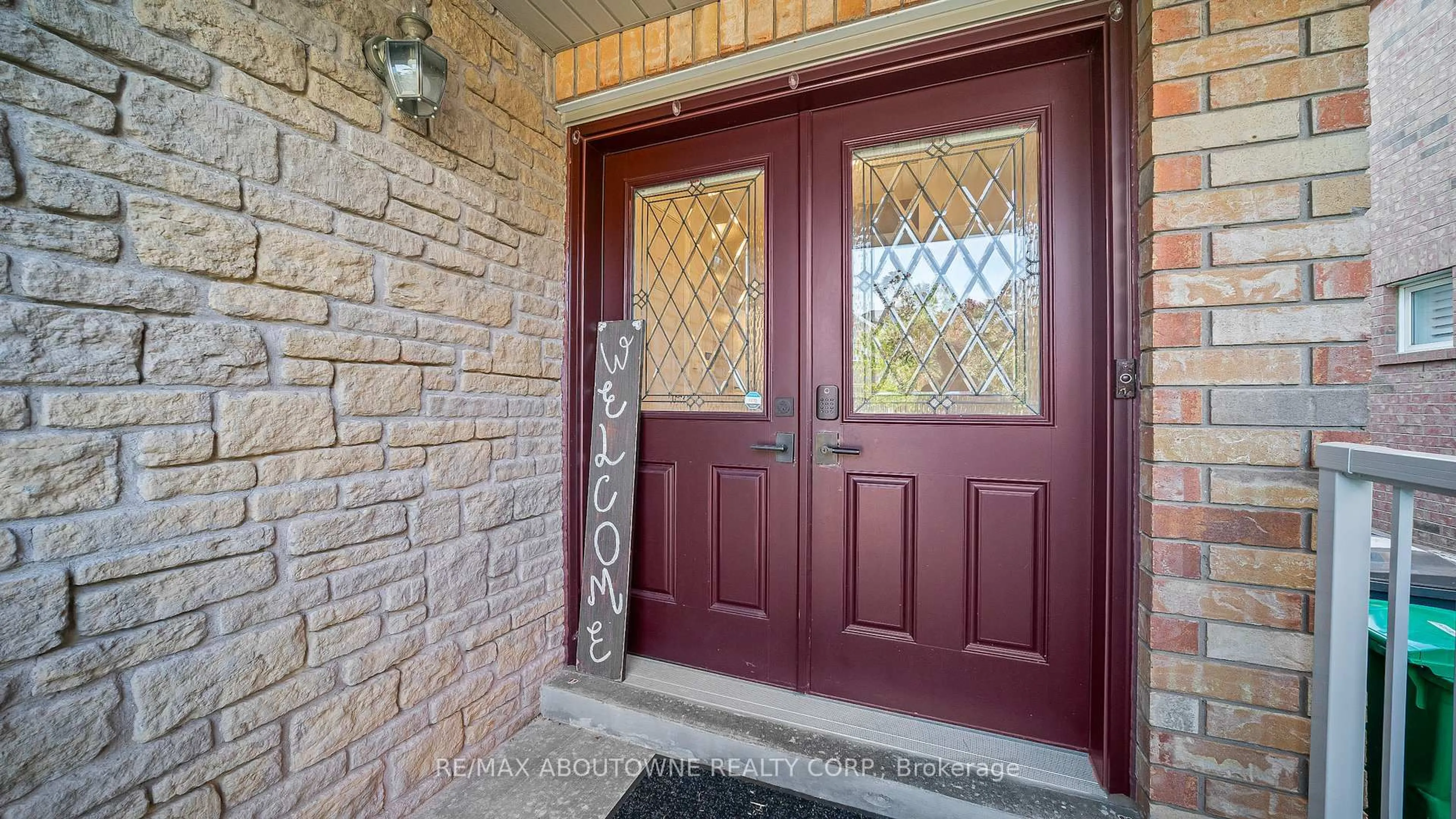Indoor entryway for 3153 Baron Dr, Mississauga Ontario L5M 6V6