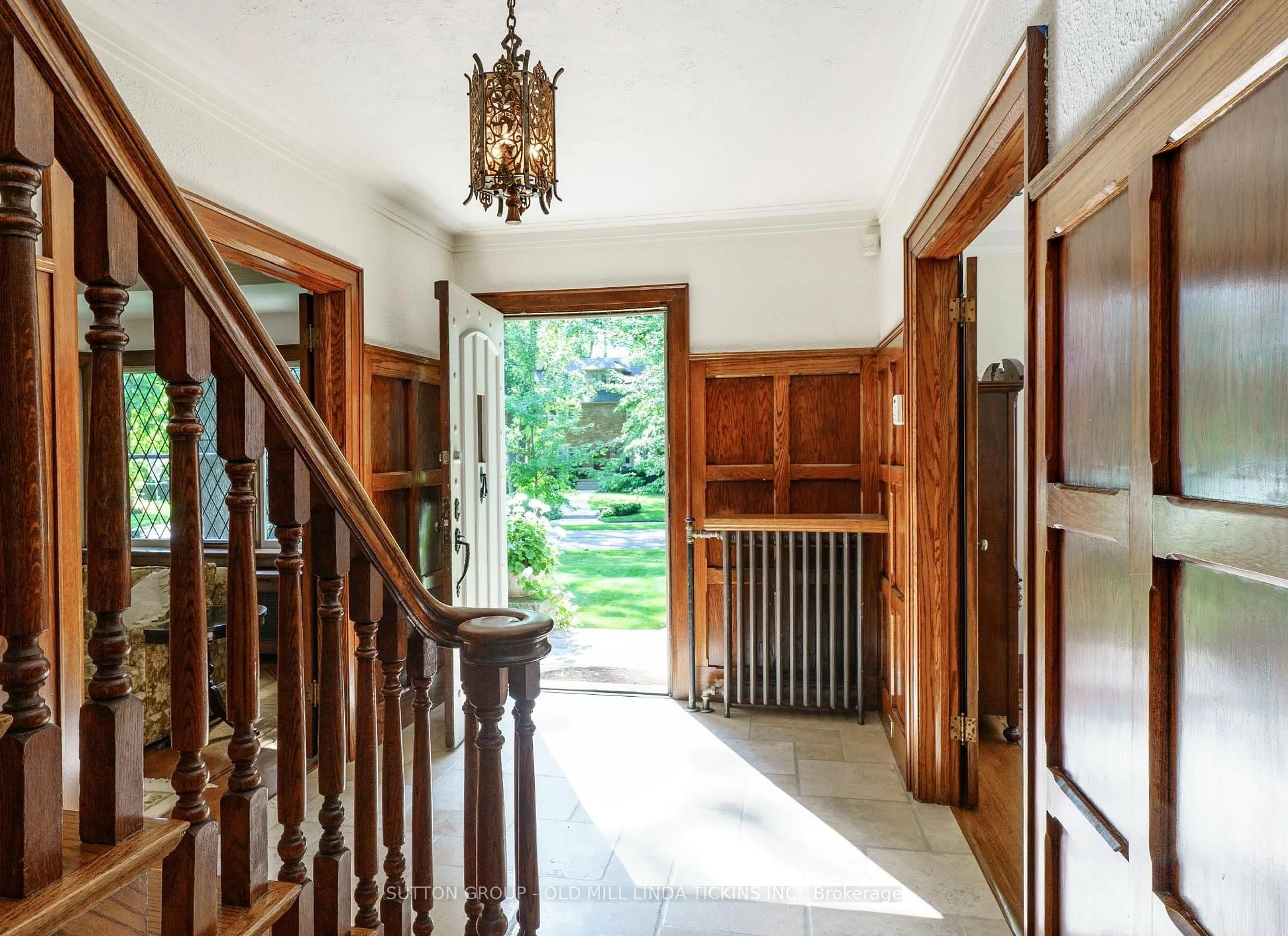 Indoor foyer for 74 Strath Ave, Toronto Ontario M8X 1R5