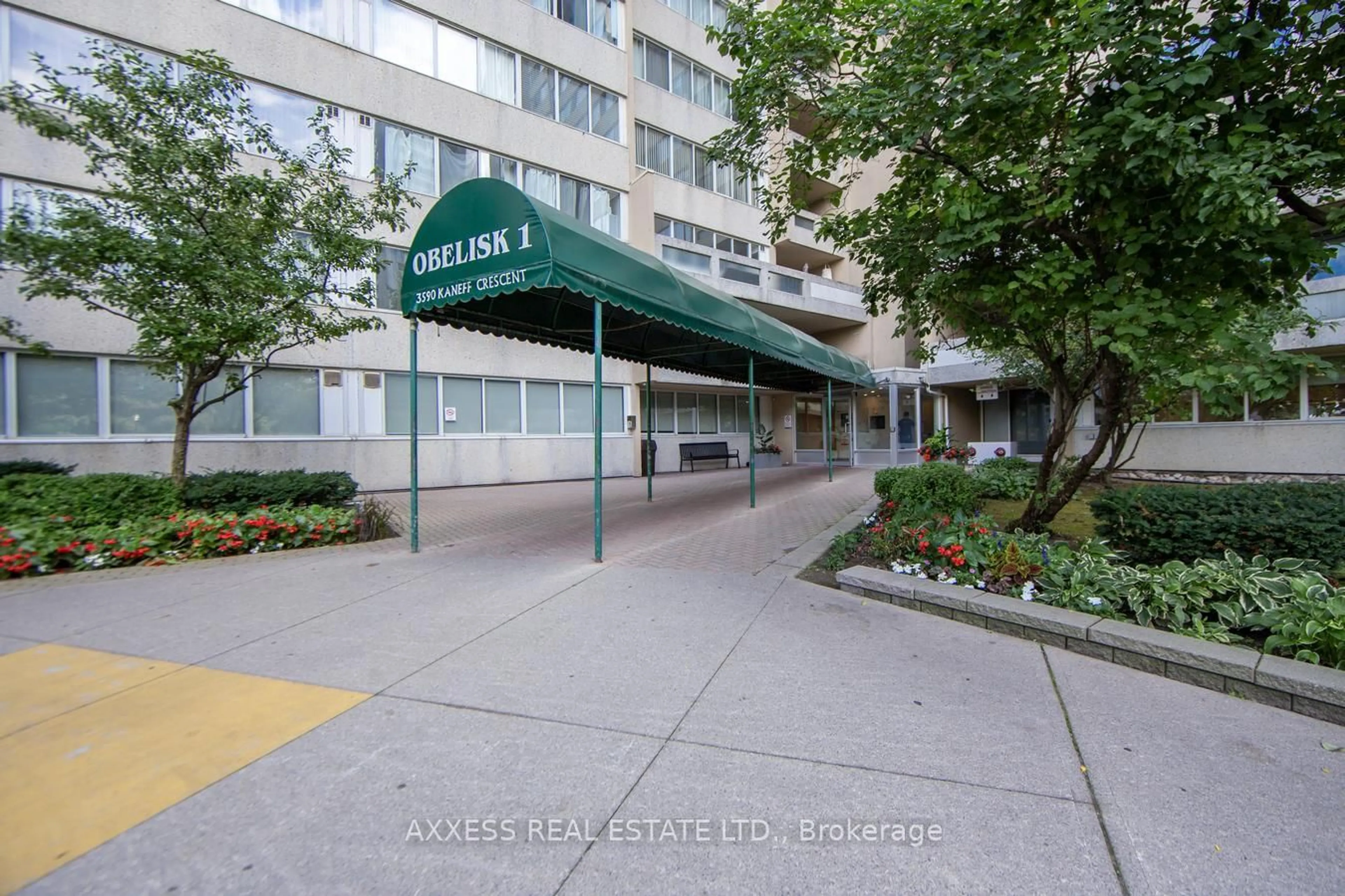 Indoor foyer for 3590 Kaneff Cres #609, Mississauga Ontario L5A 3X3