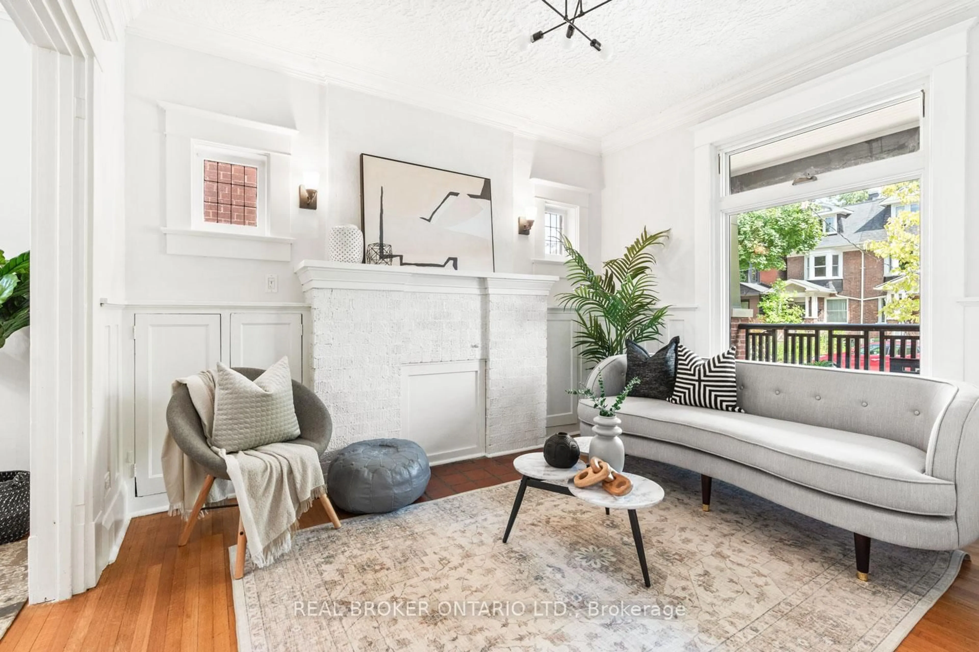 Living room with furniture, unknown for 82 Salem Ave, Toronto Ontario M6H 3C1