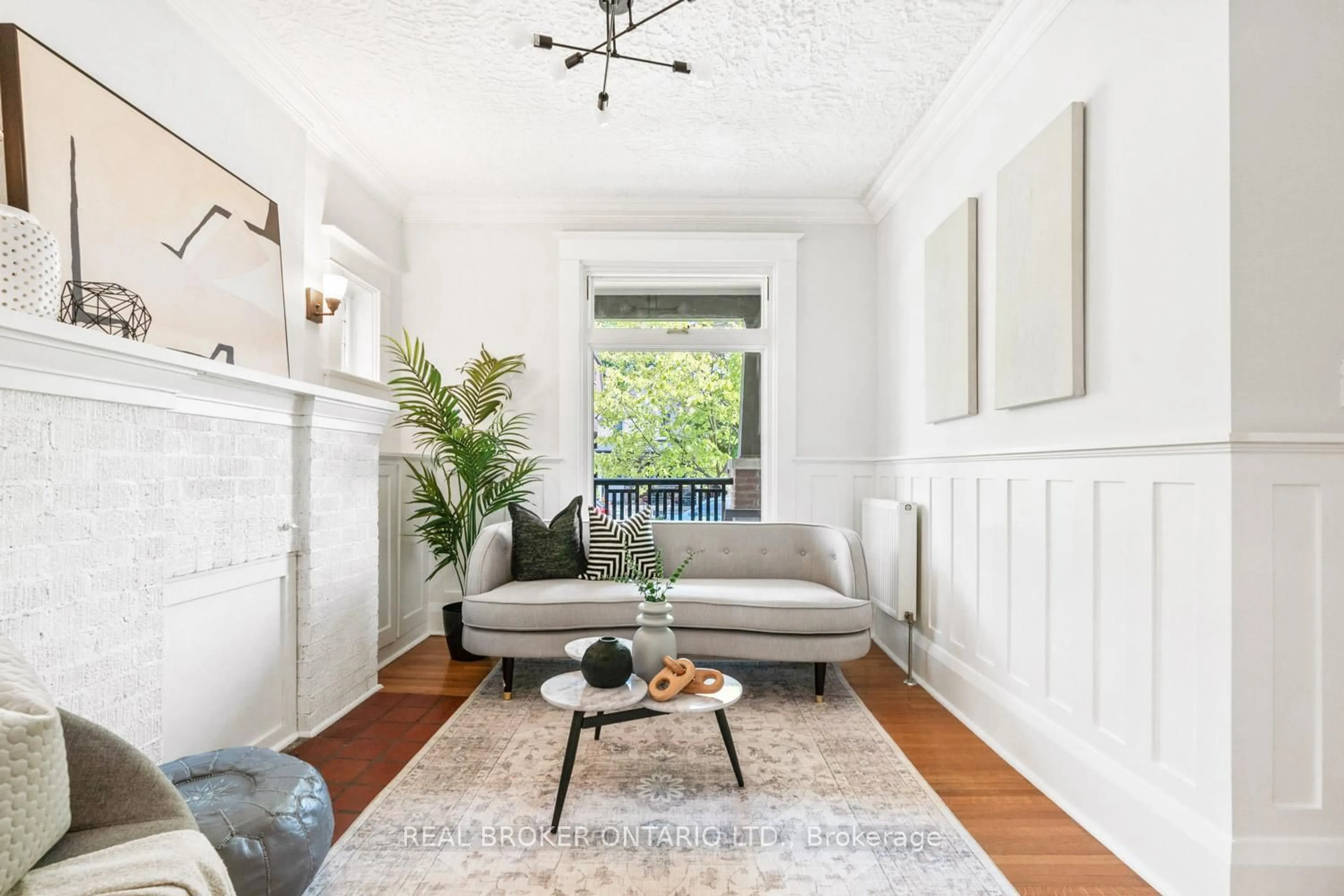 Living room with furniture, unknown for 82 Salem Ave, Toronto Ontario M6H 3C1