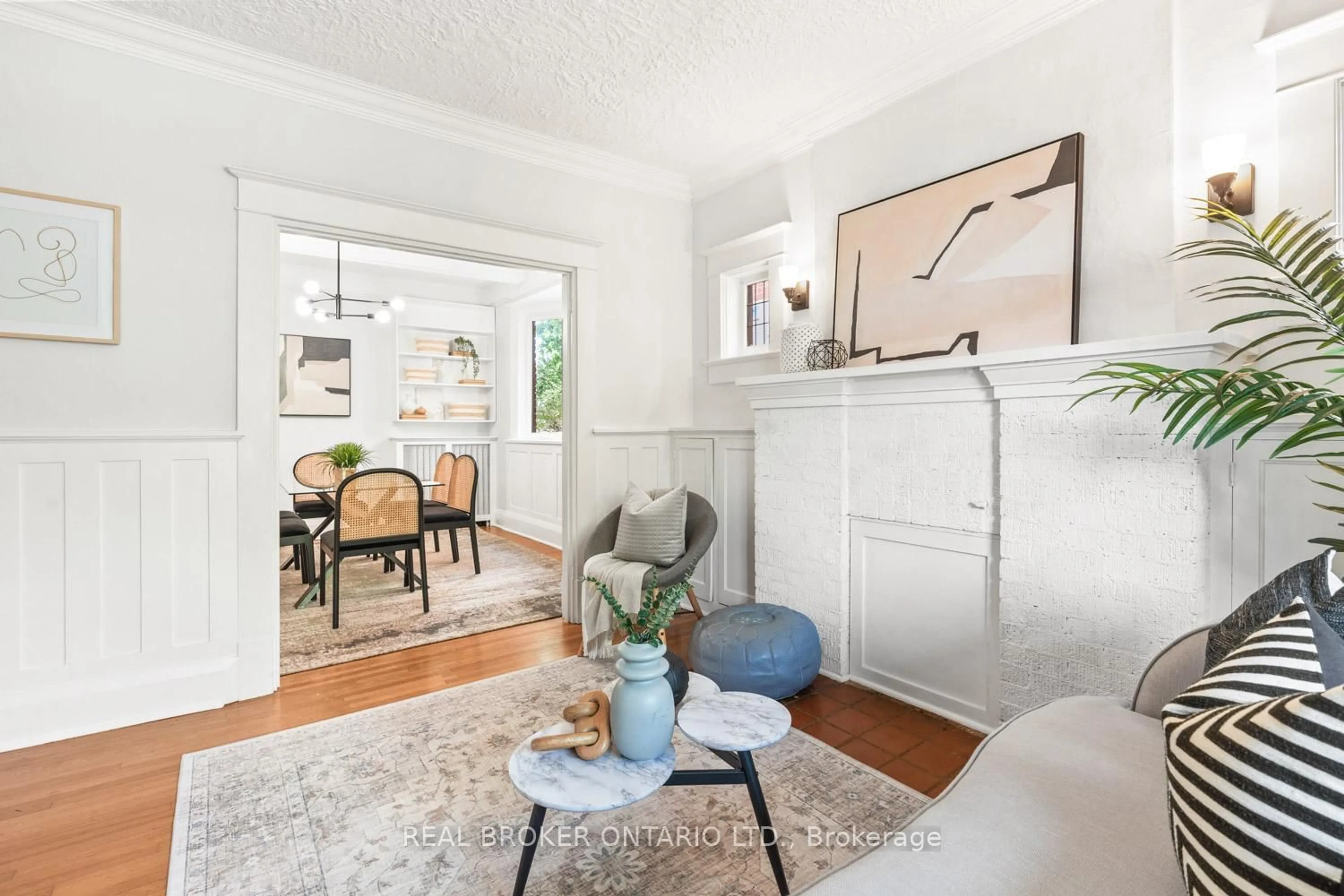 Living room with furniture, unknown for 82 Salem Ave, Toronto Ontario M6H 3C1