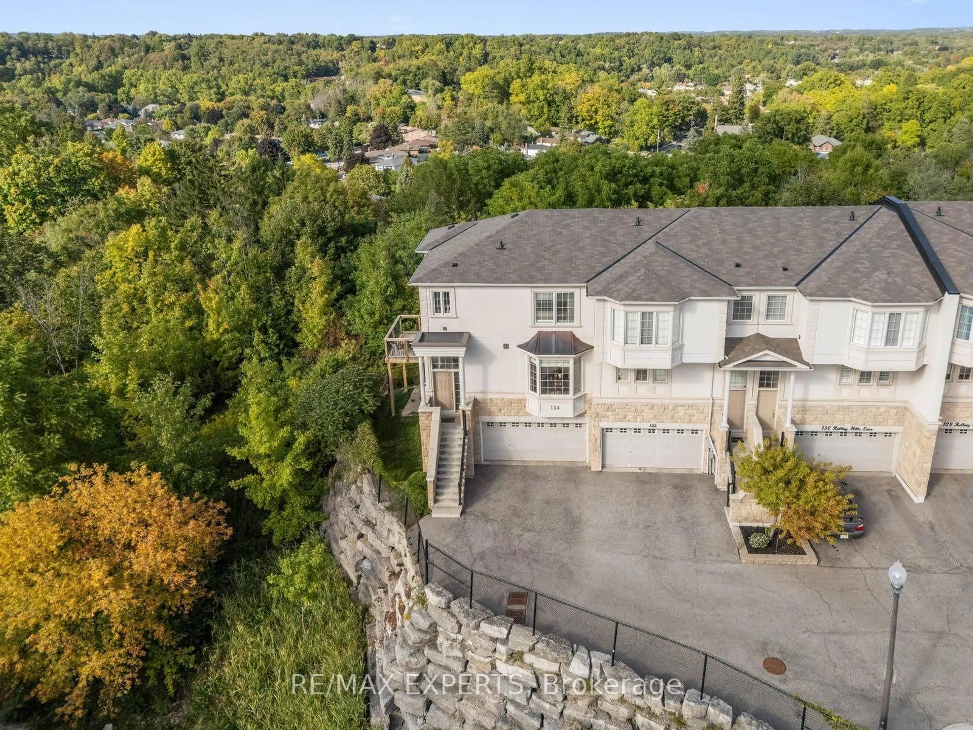 A pic from outside/outdoor area/front of a property/back of a property/a pic from drone, mountain view for 134 Rolling Hills Lane, Caledon Ontario L7E 4E1