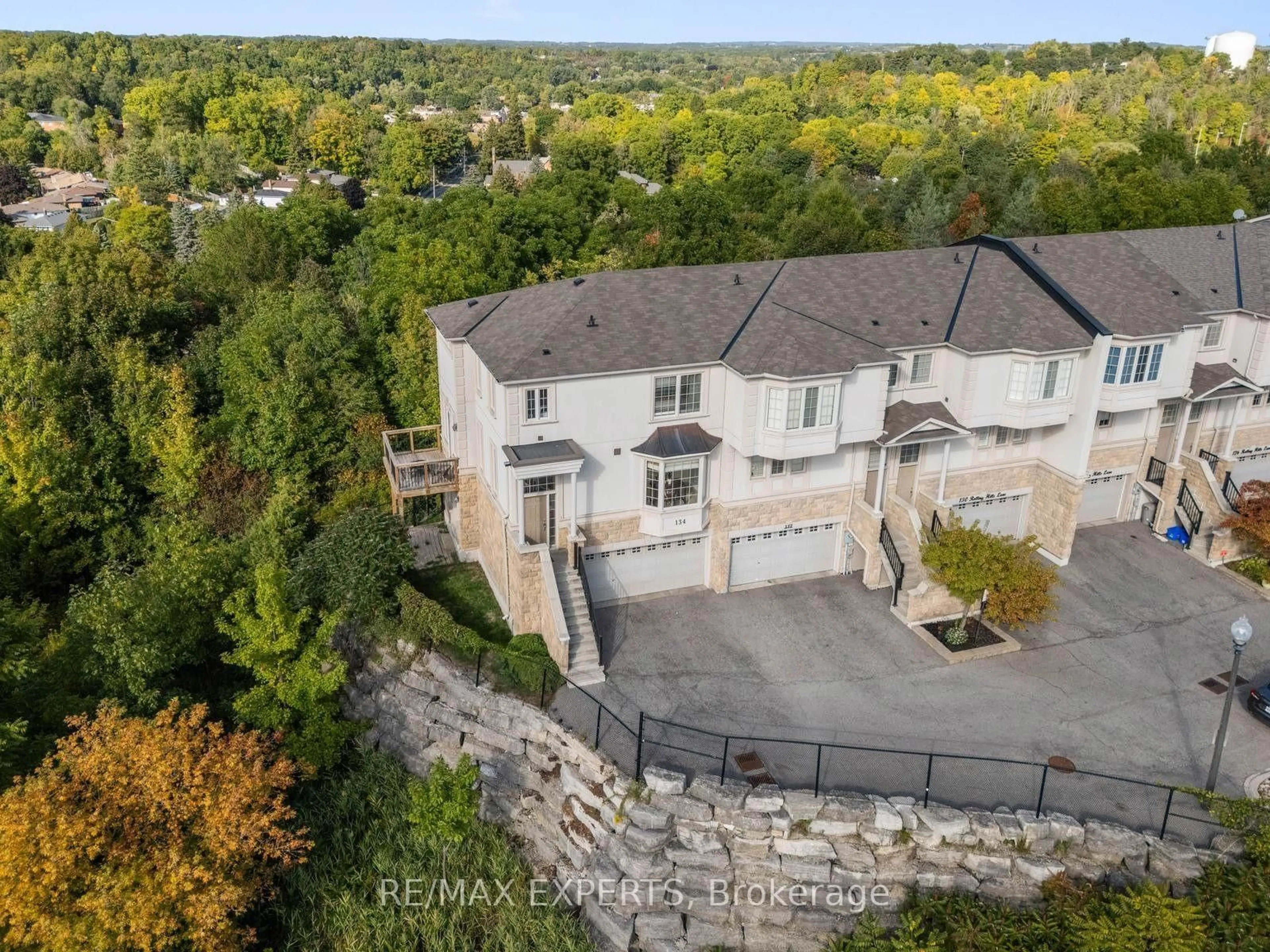 A pic from outside/outdoor area/front of a property/back of a property/a pic from drone, mountain view for 134 Rolling Hills Lane, Caledon Ontario L7E 4E1