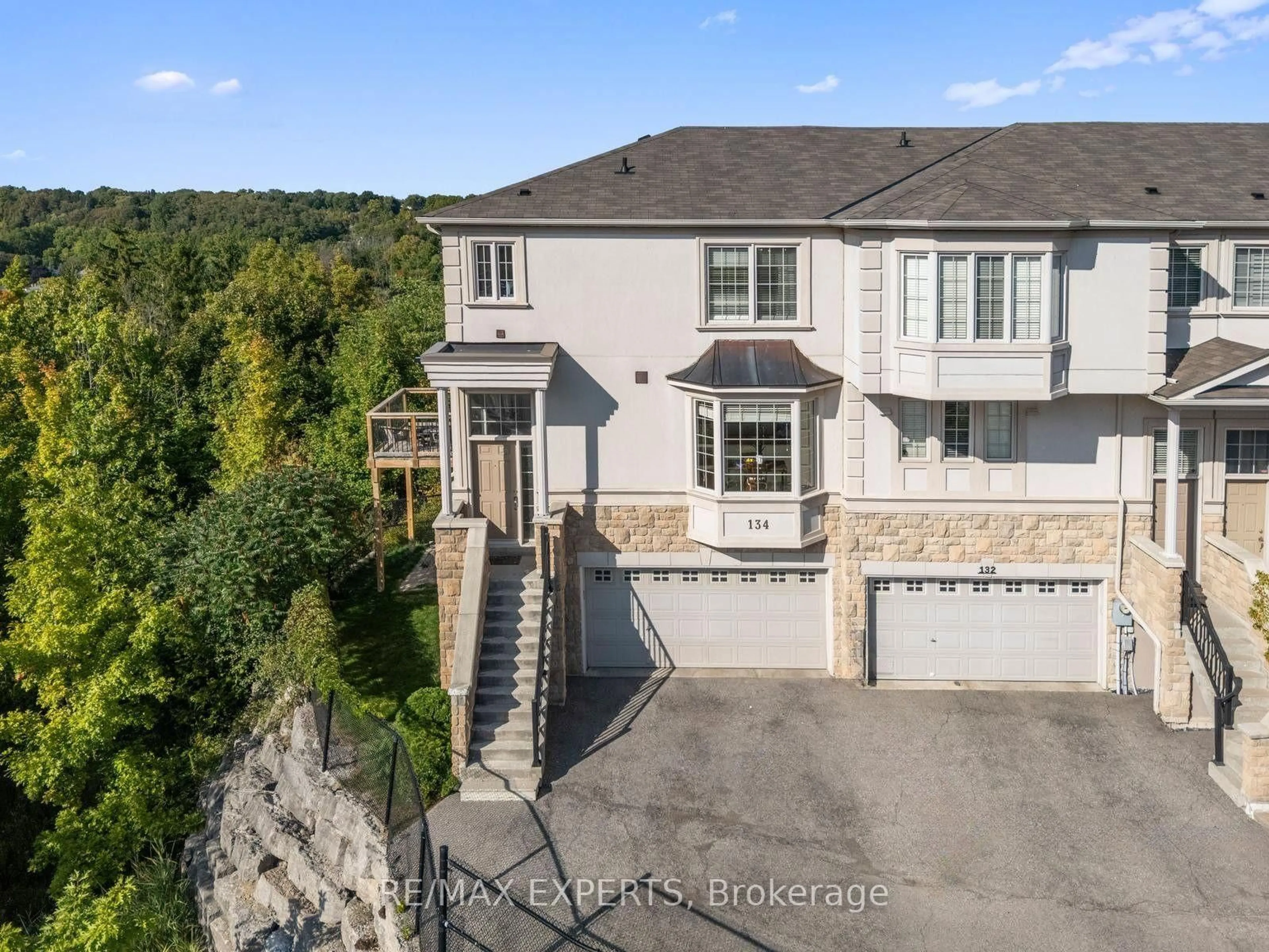 A pic from outside/outdoor area/front of a property/back of a property/a pic from drone, mountain view for 134 Rolling Hills Lane, Caledon Ontario L7E 4E1