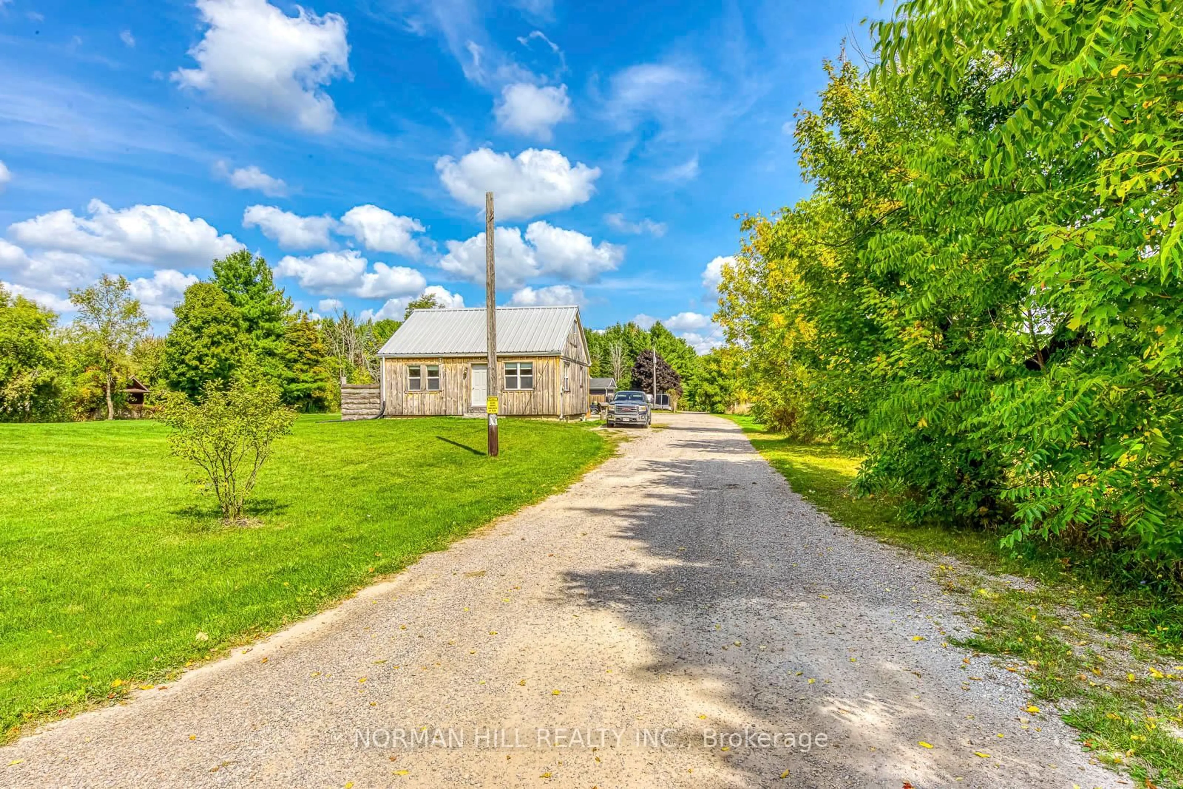 A pic from outside/outdoor area/front of a property/back of a property/a pic from drone, street for 13307 Sixth Line, Halton Hills Ontario L0P 1H0