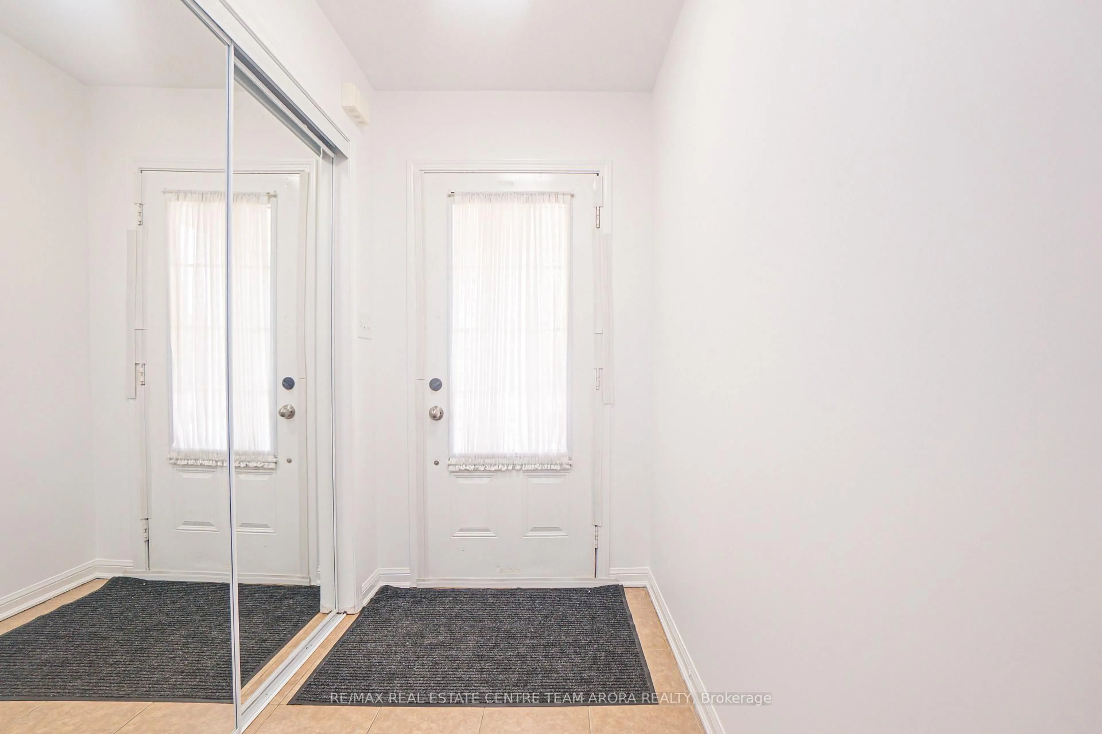 Indoor entryway for 70 Memory Lane, Brampton Ontario L7A 0G2