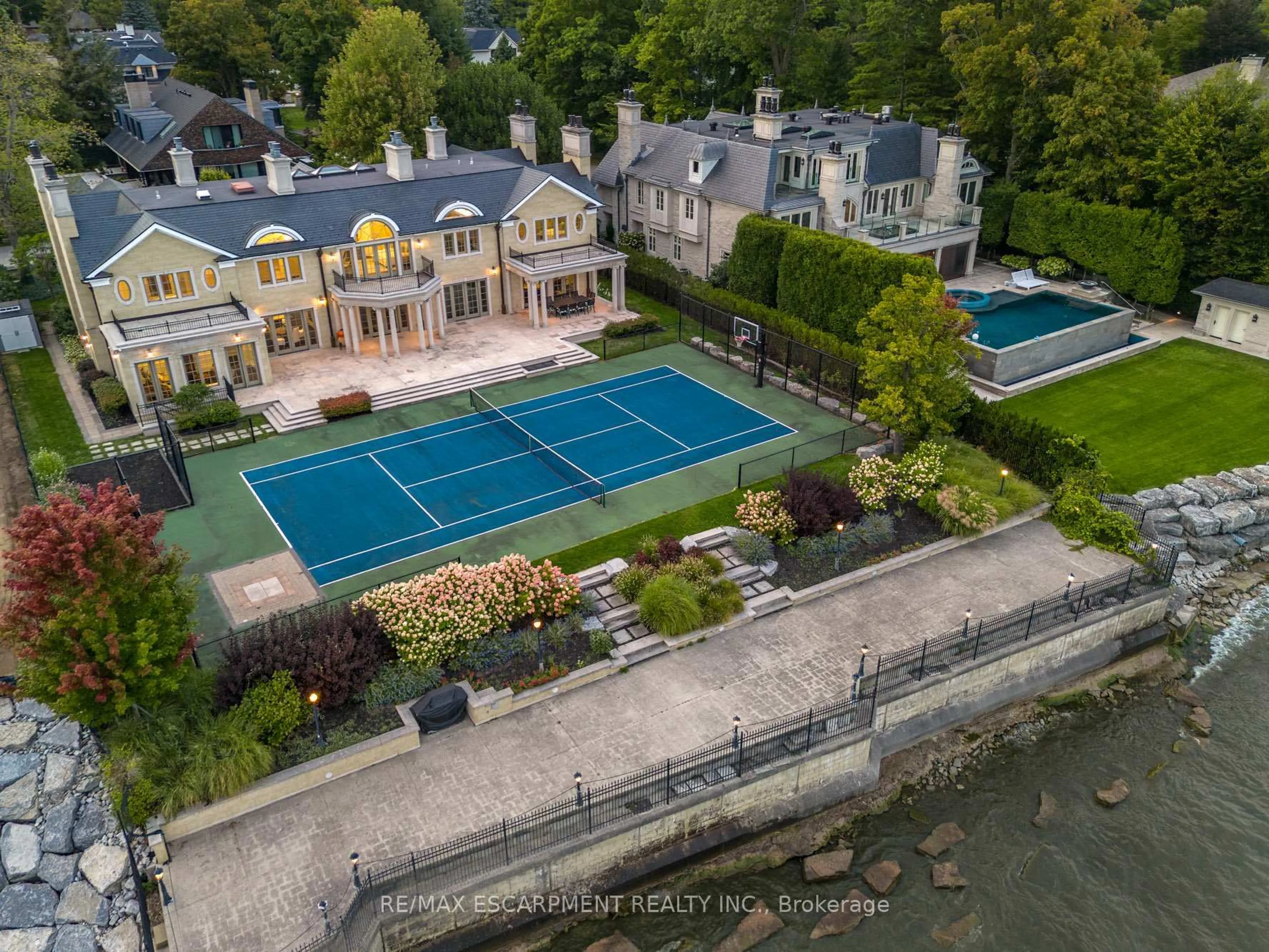 A pic from outside/outdoor area/front of a property/back of a property/a pic from drone, water/lake/river/ocean view for 1092 Argyle Dr, Oakville Ontario L6J 1A7