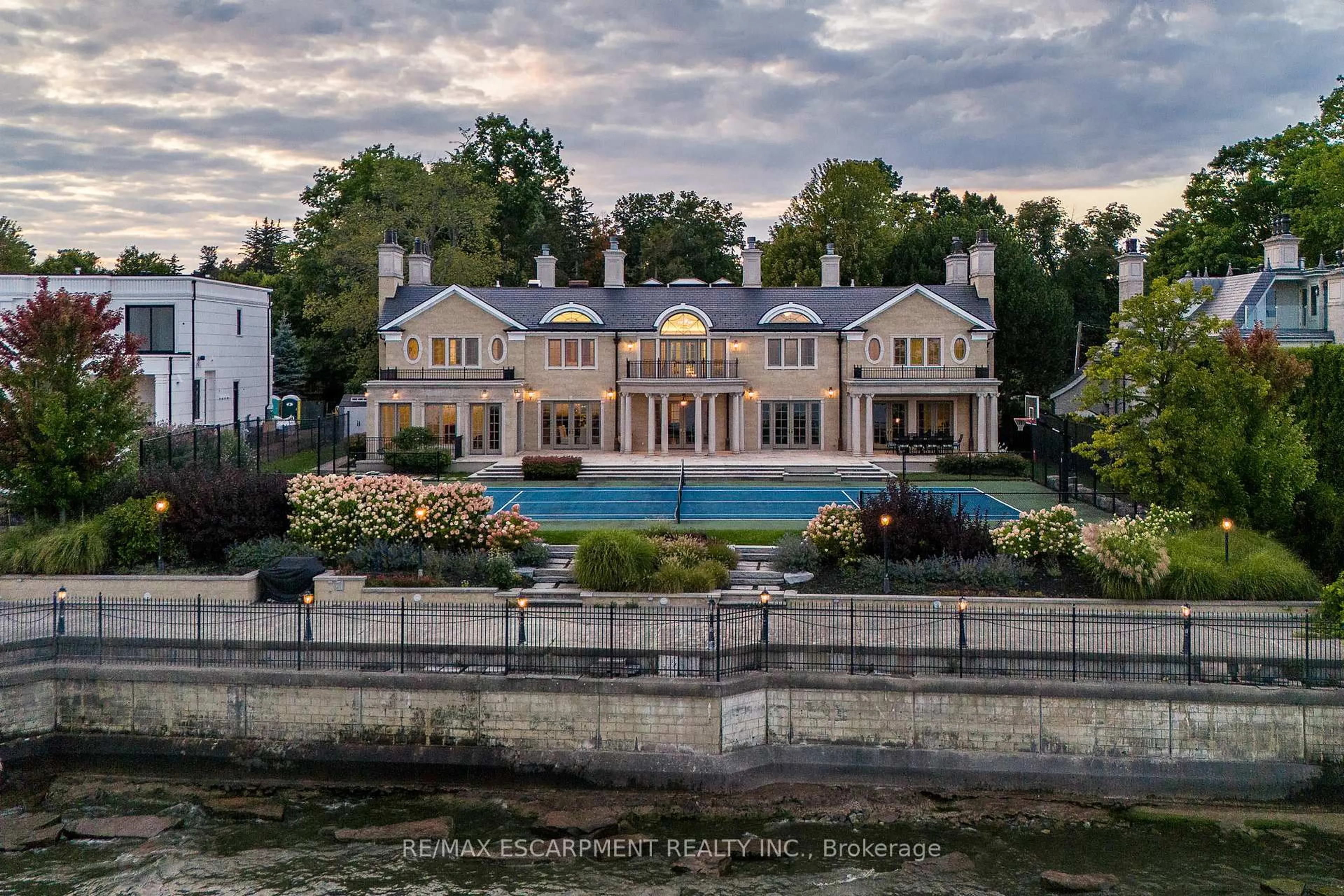 A pic from outside/outdoor area/front of a property/back of a property/a pic from drone, water/lake/river/ocean view for 1092 Argyle Dr, Oakville Ontario L6J 1A7