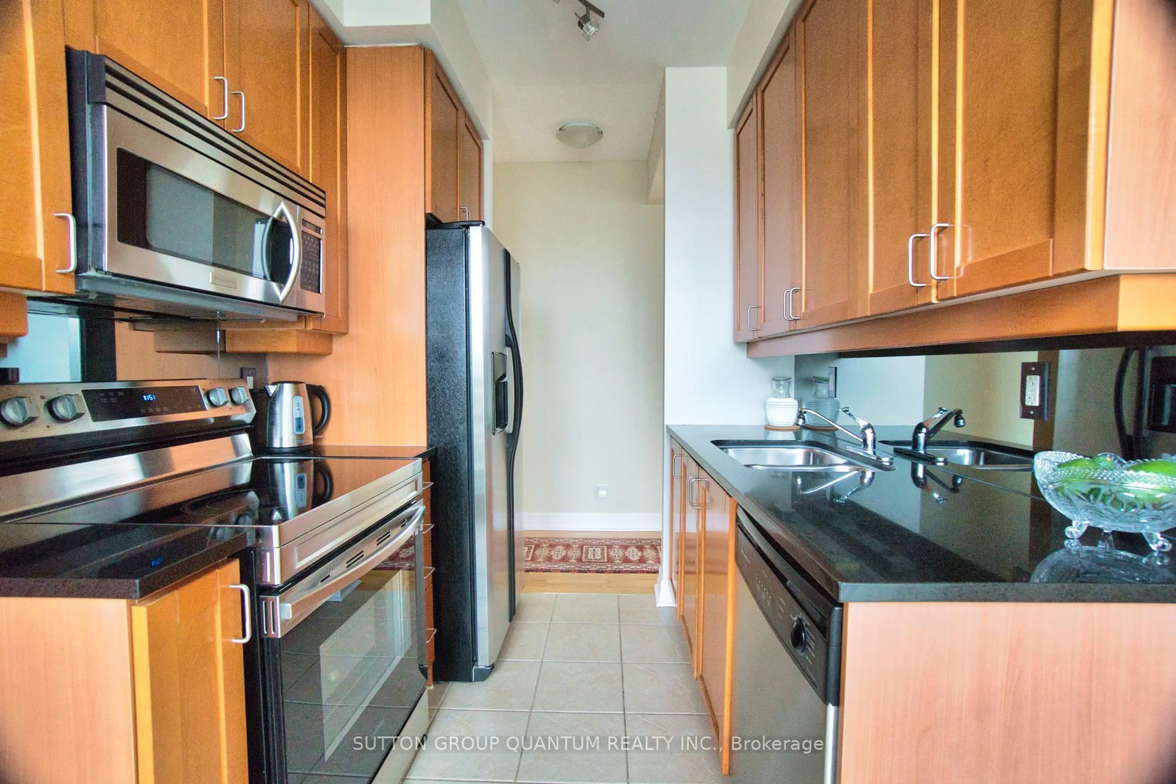 Standard kitchen, unknown for 1 Elm Dr #2705, Mississauga Ontario L5B 4M1