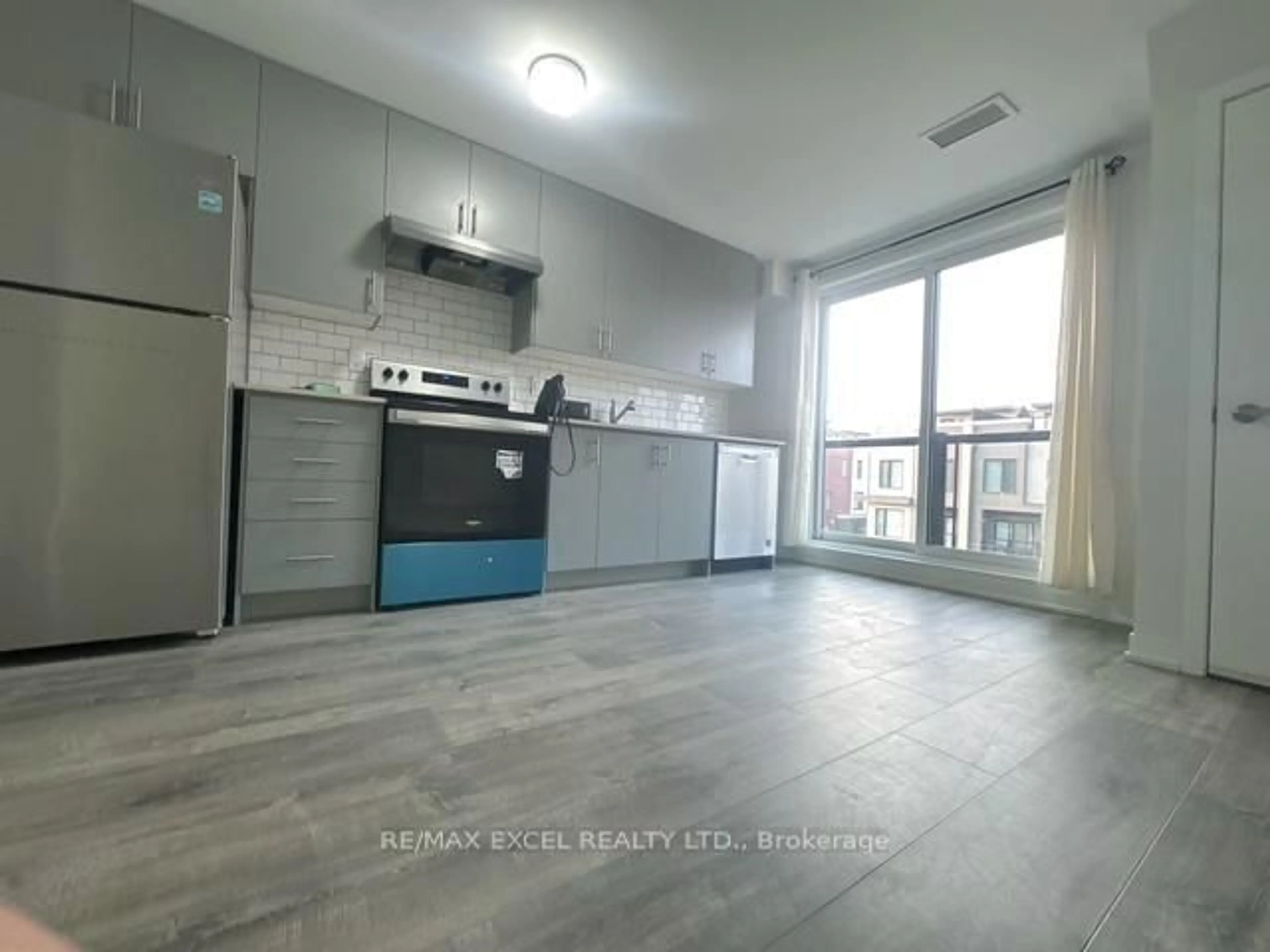 Unknown for 3401 Ridgeway Dr #403, Mississauga Ontario L5L 5T3