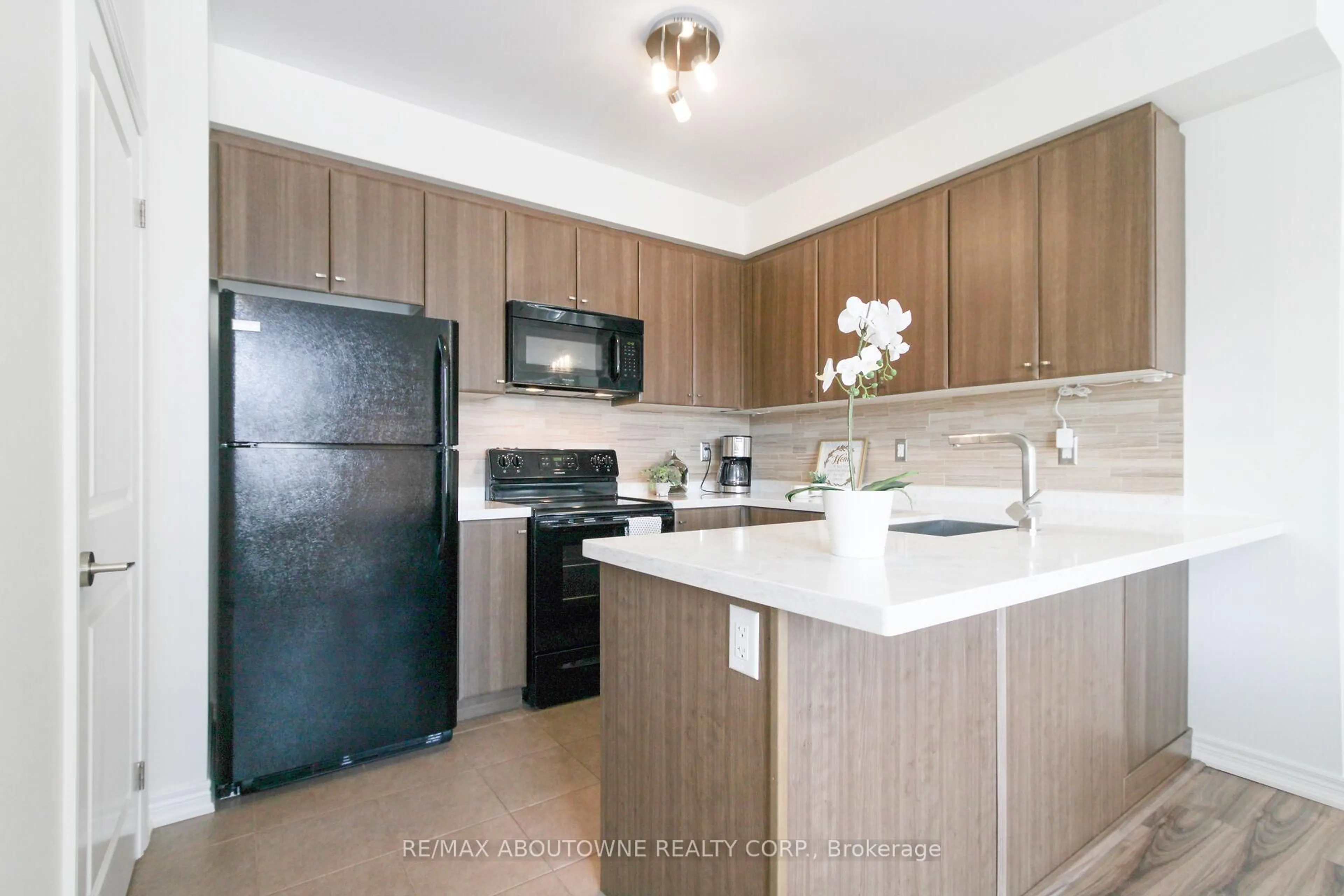 Standard kitchen, unknown for 2339 Sawgrass Dr #206, Oakville Ontario L6H 0L1