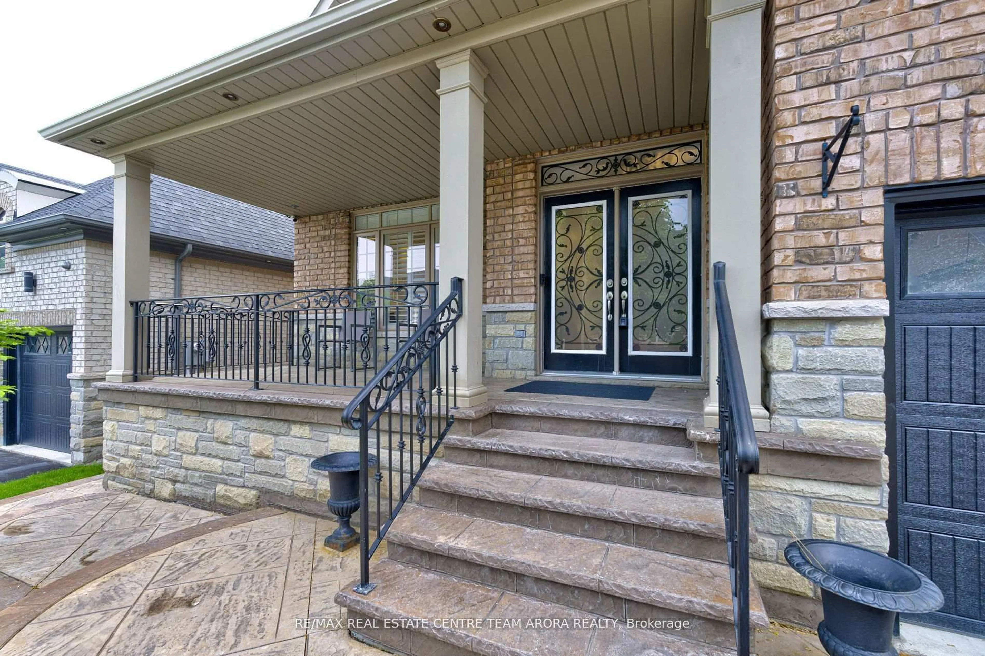 Unknown for 8 Haywood Dr, Brampton Ontario L6X 0W1