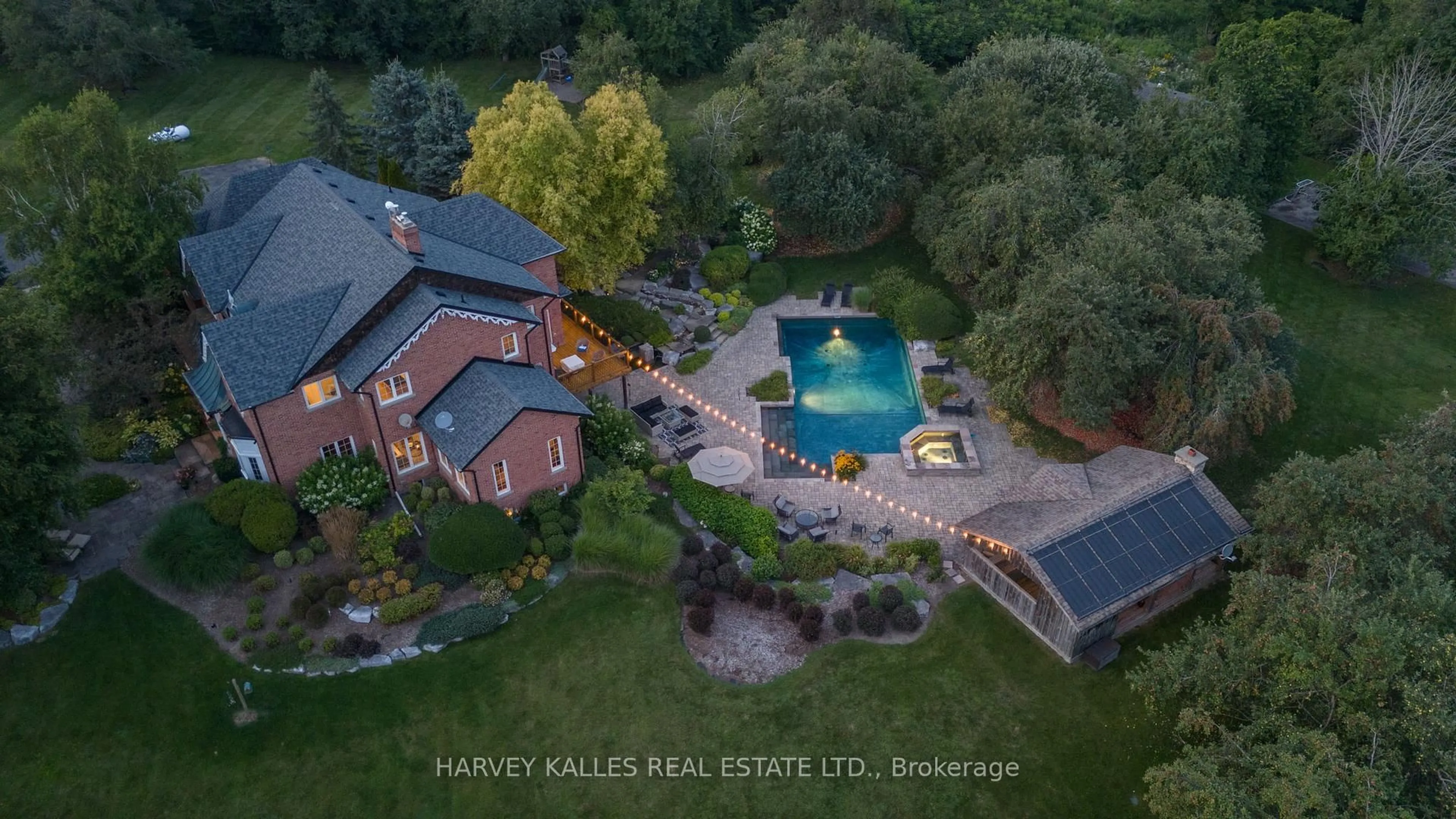 A pic from outside/outdoor area/front of a property/back of a property/a pic from drone, water/lake/river/ocean view for 3 Rutland Hill Crt, Caledon Ontario L7C 0B4