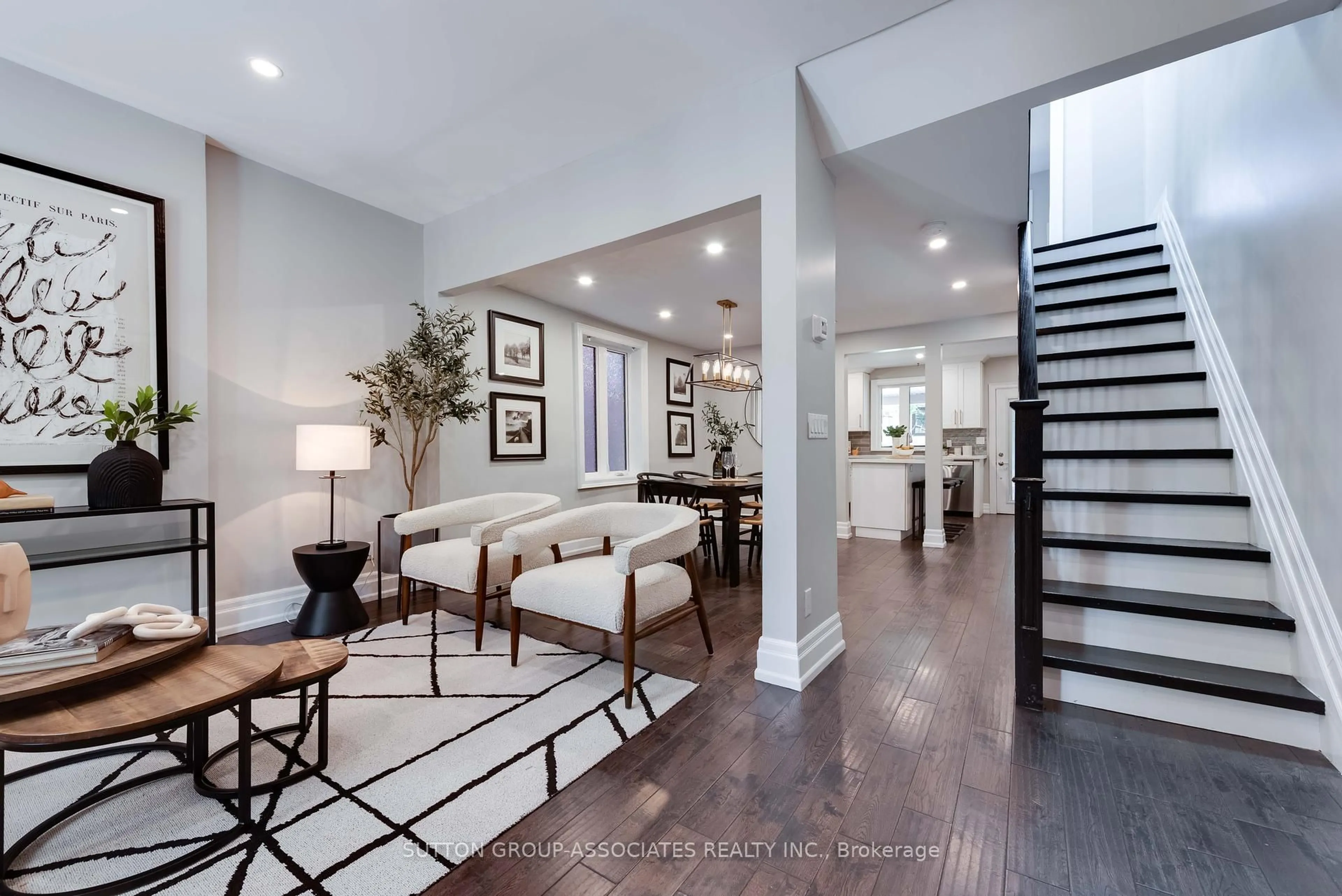 Indoor entryway for 93 Harvie Ave, Toronto Ontario M6E 4K4