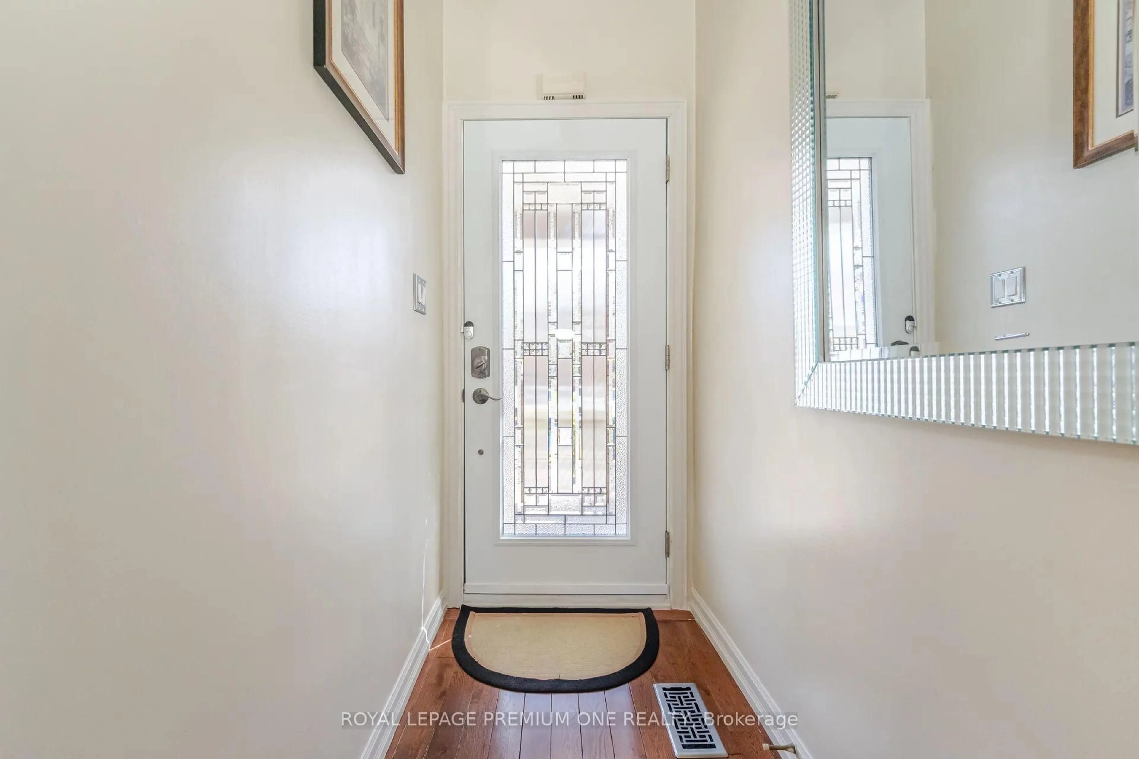 Indoor entryway for 524 Salem Ave, Toronto Ontario M6H 3E1