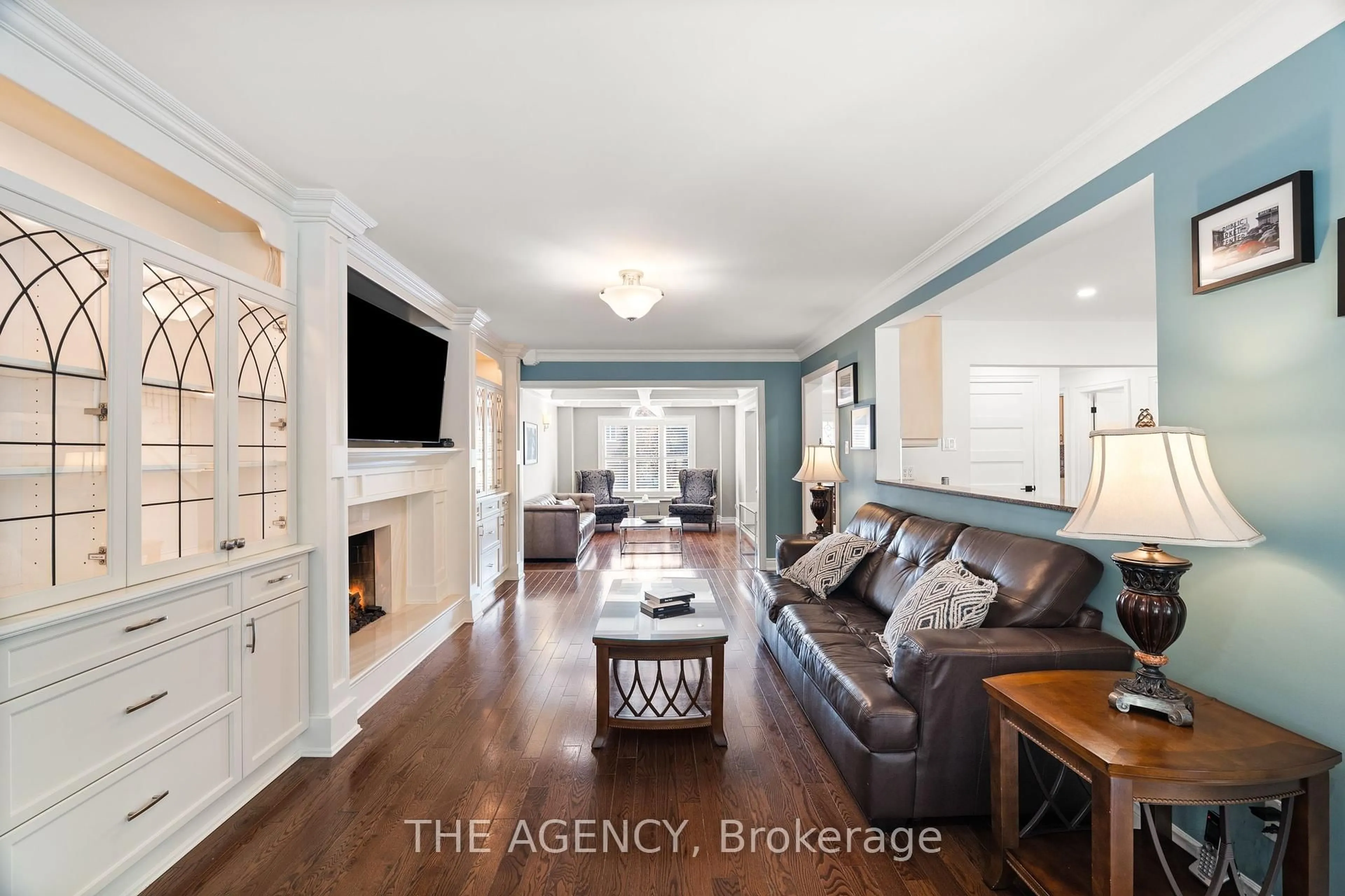 Living room with furniture, ceramic/tile floor for 7 Stonegate Dr, Brampton Ontario L6Z 3L7
