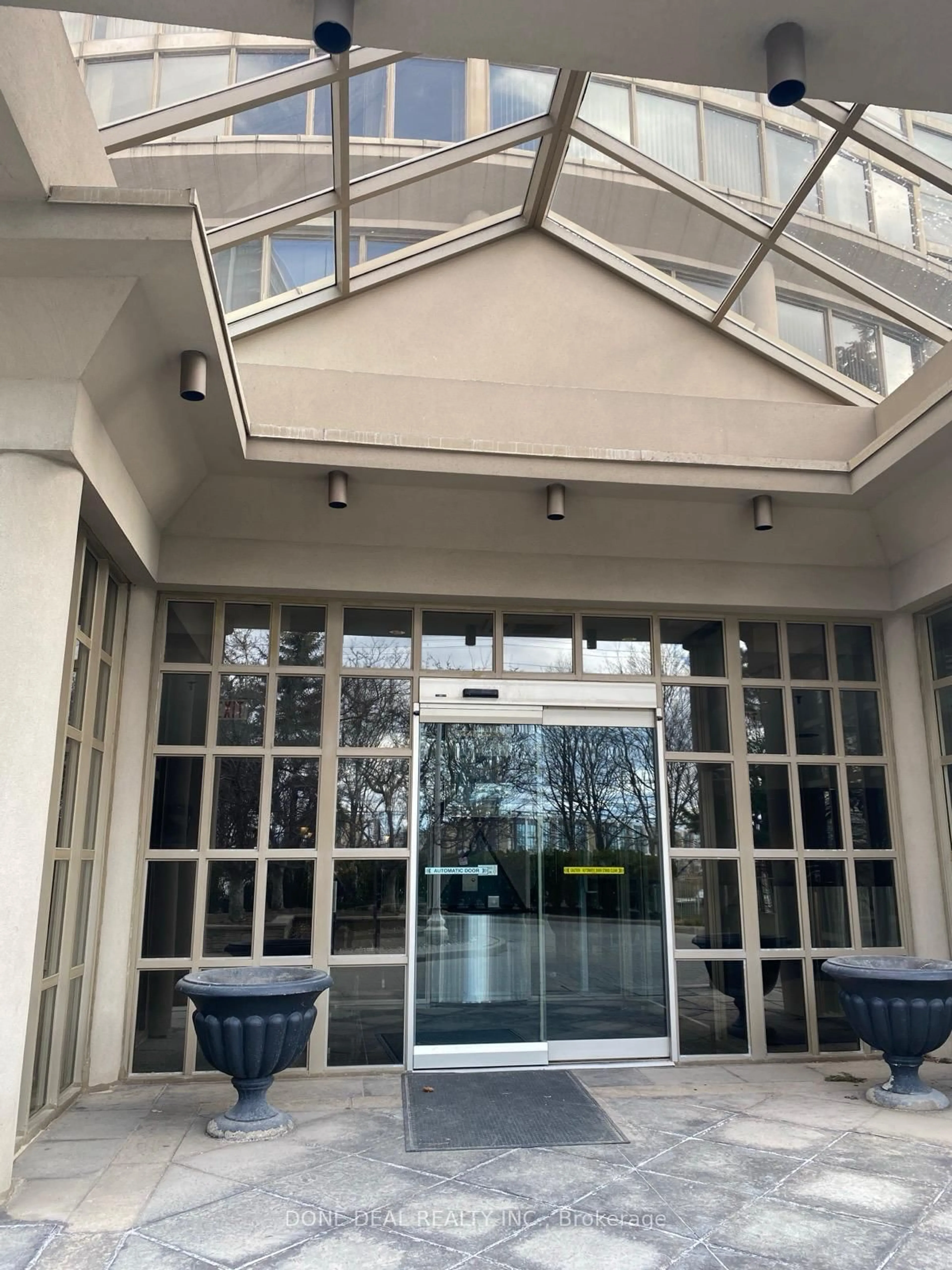 Indoor foyer for 50 Eglinton Ave #207, Mississauga Ontario L5R 3P5