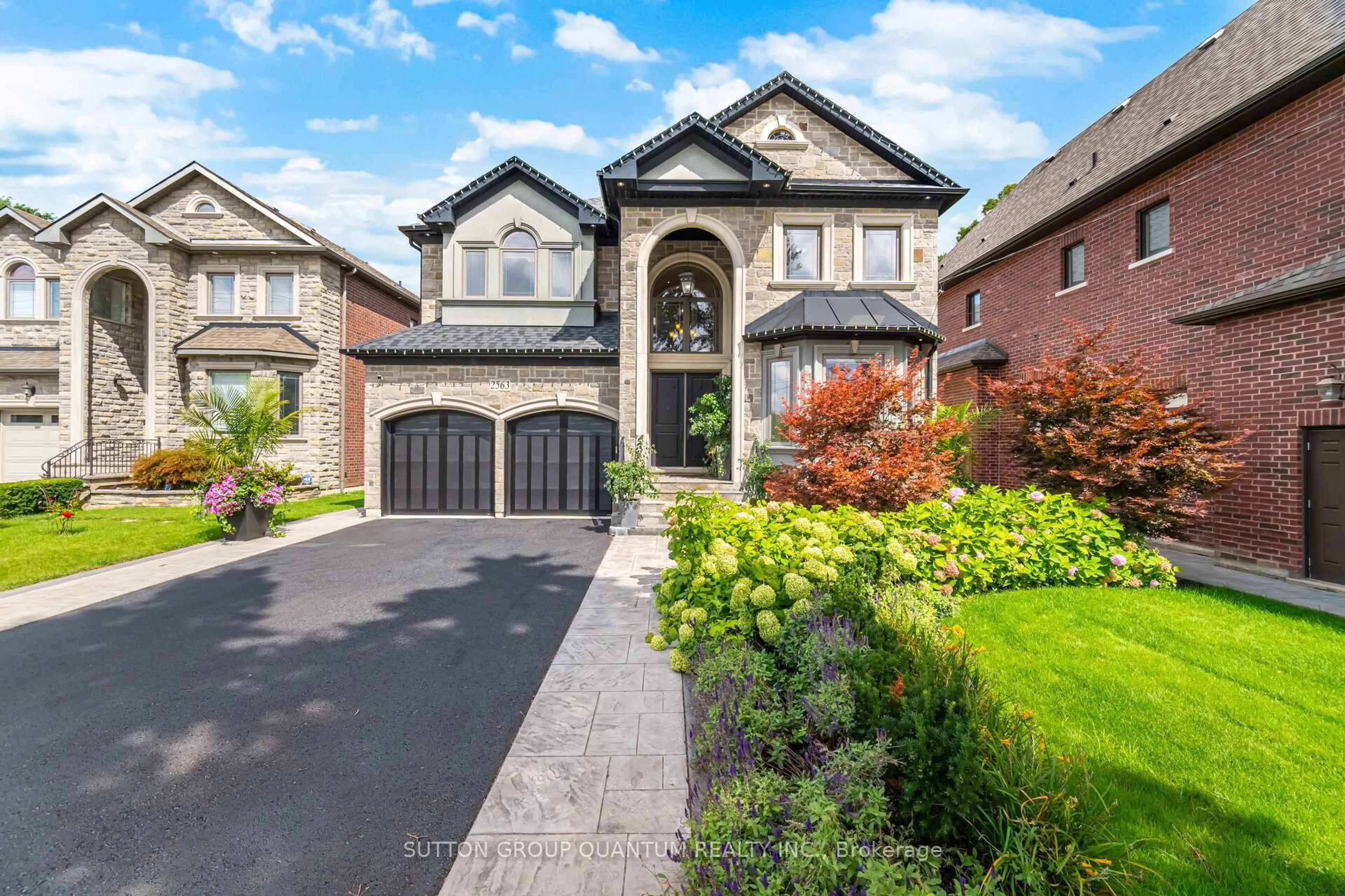 Home with brick exterior material, street for 2563 Cliff Rd, Mississauga Ontario L5A 2P5