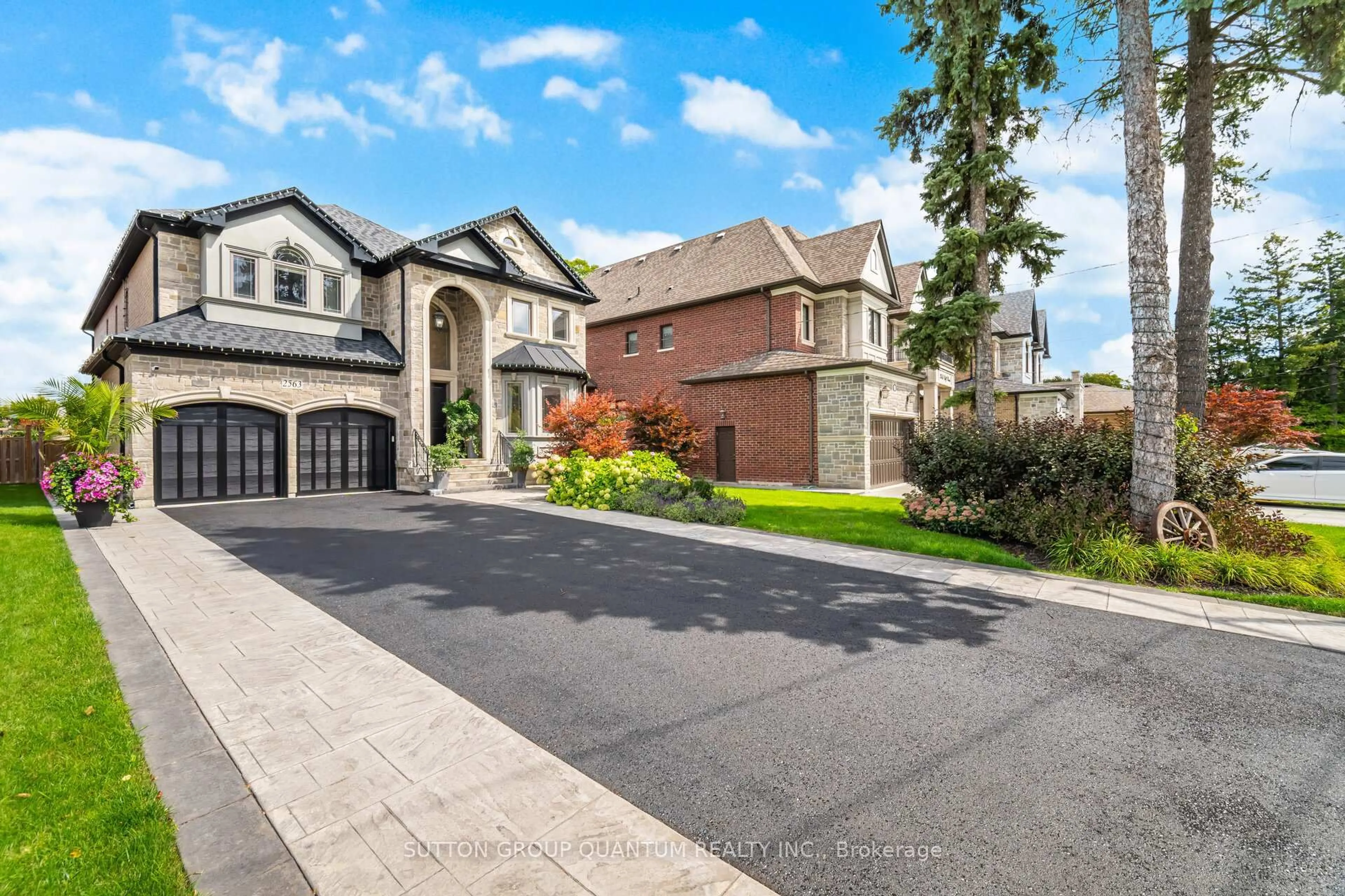 Unknown for 2563 Cliff Rd, Mississauga Ontario L5A 2P5
