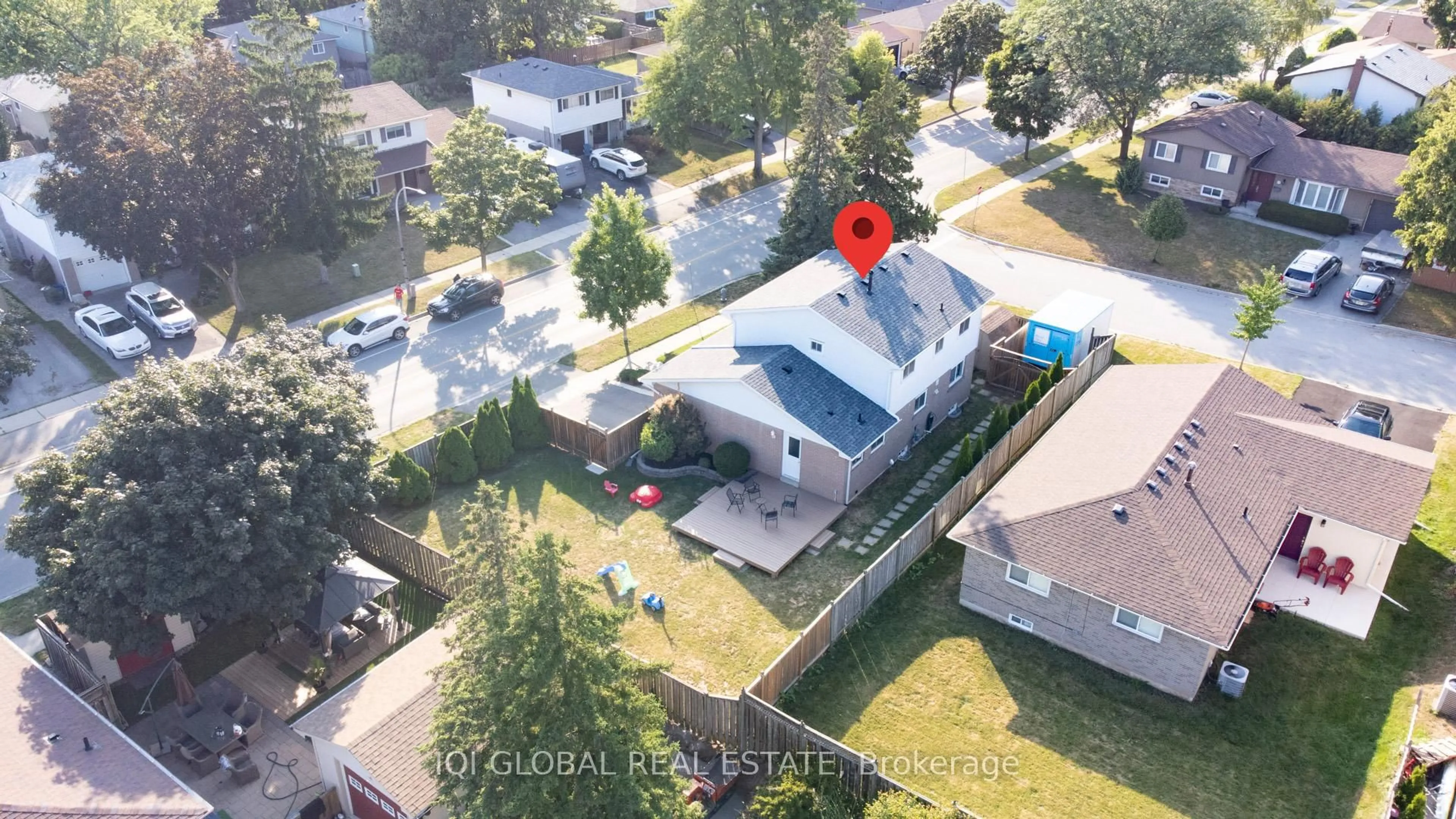 A pic from outside/outdoor area/front of a property/back of a property/a pic from drone, unknown for 3240 Centennial Dr, Burlington Ontario L7M 1M8