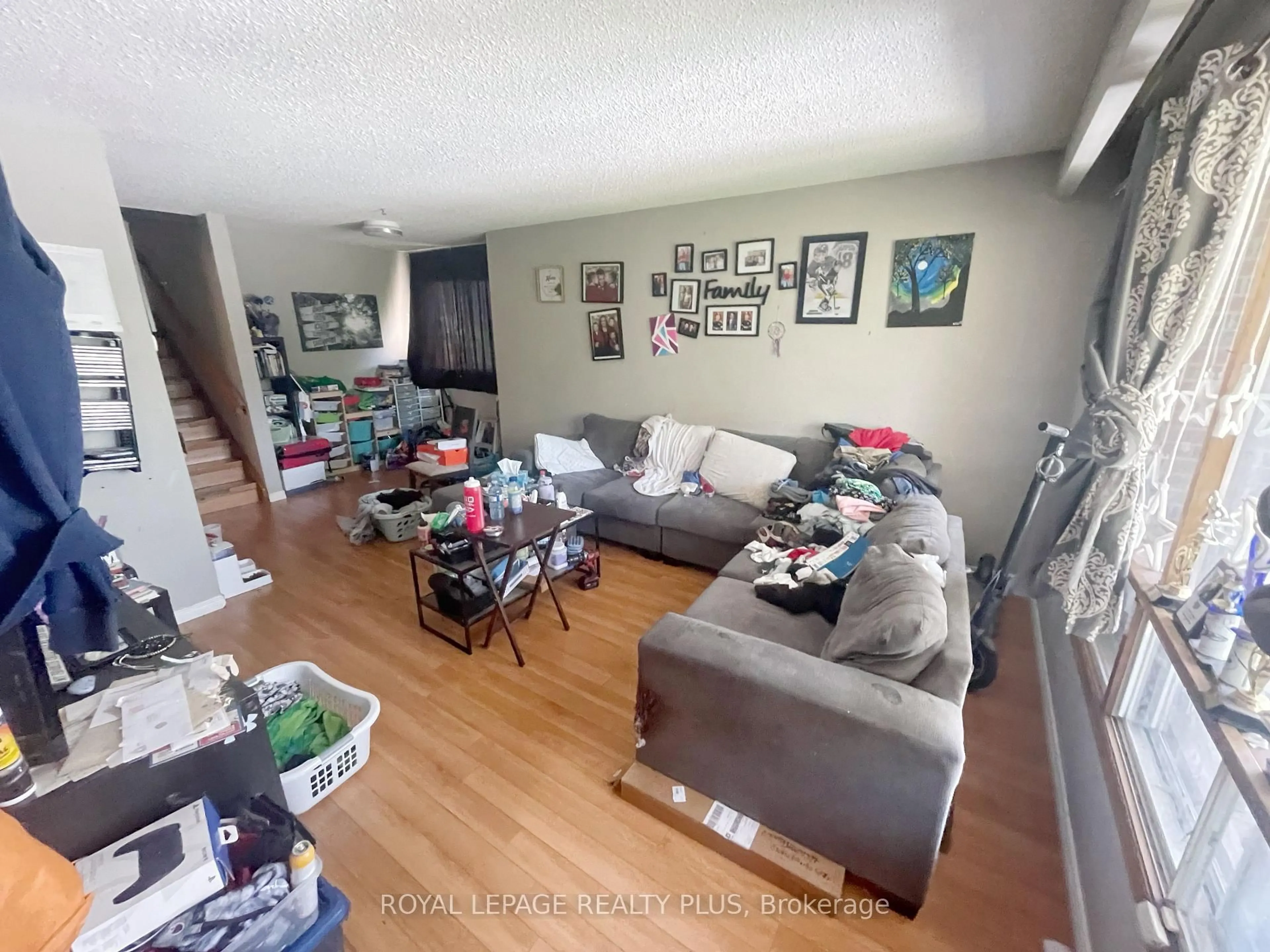 A pic of a room for 834 Sixth St, Mississauga Ontario L5E 1N4