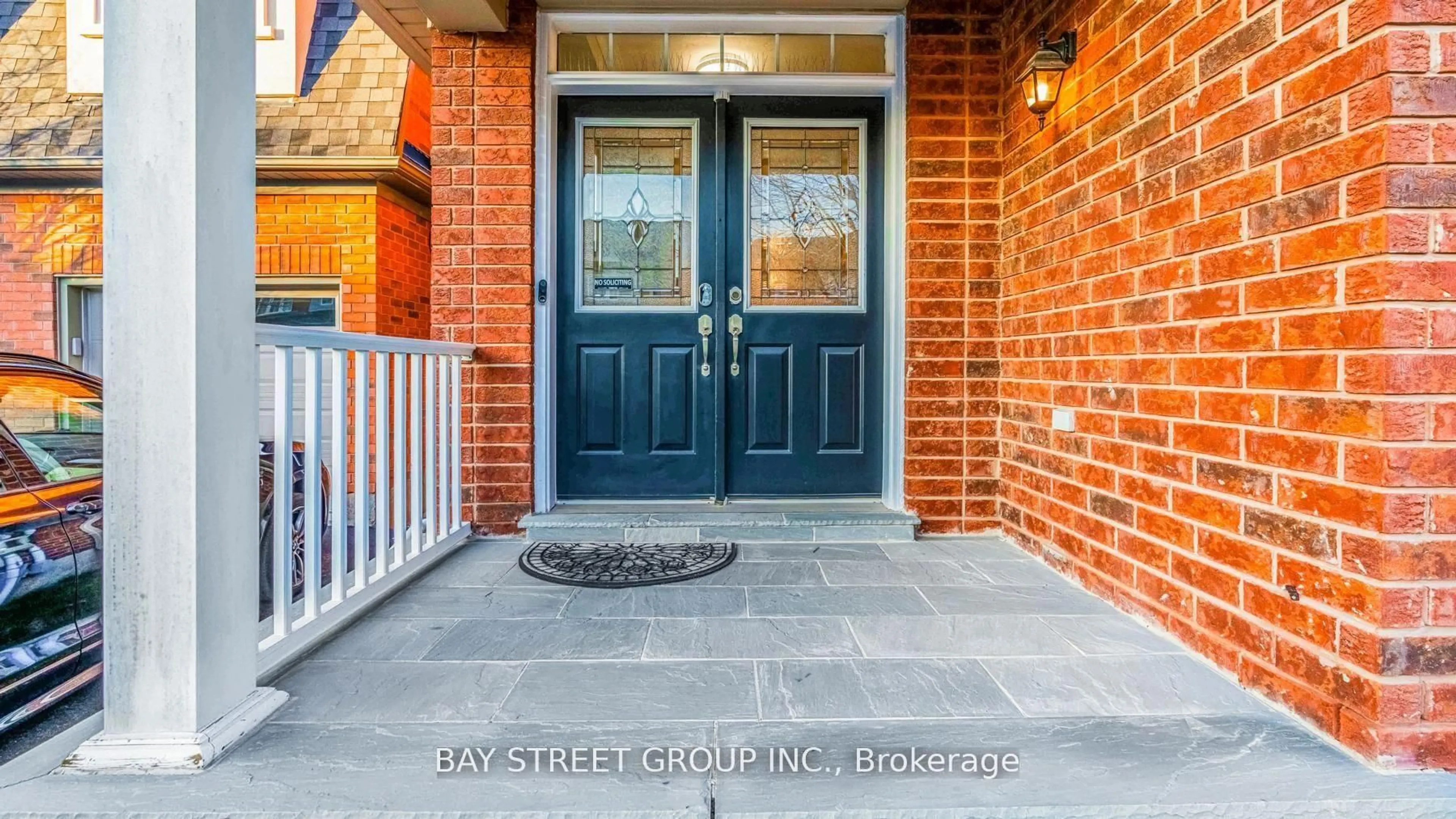 Indoor entryway for 2292 Blue Oak Circ, Oakville Ontario L6M 5J4