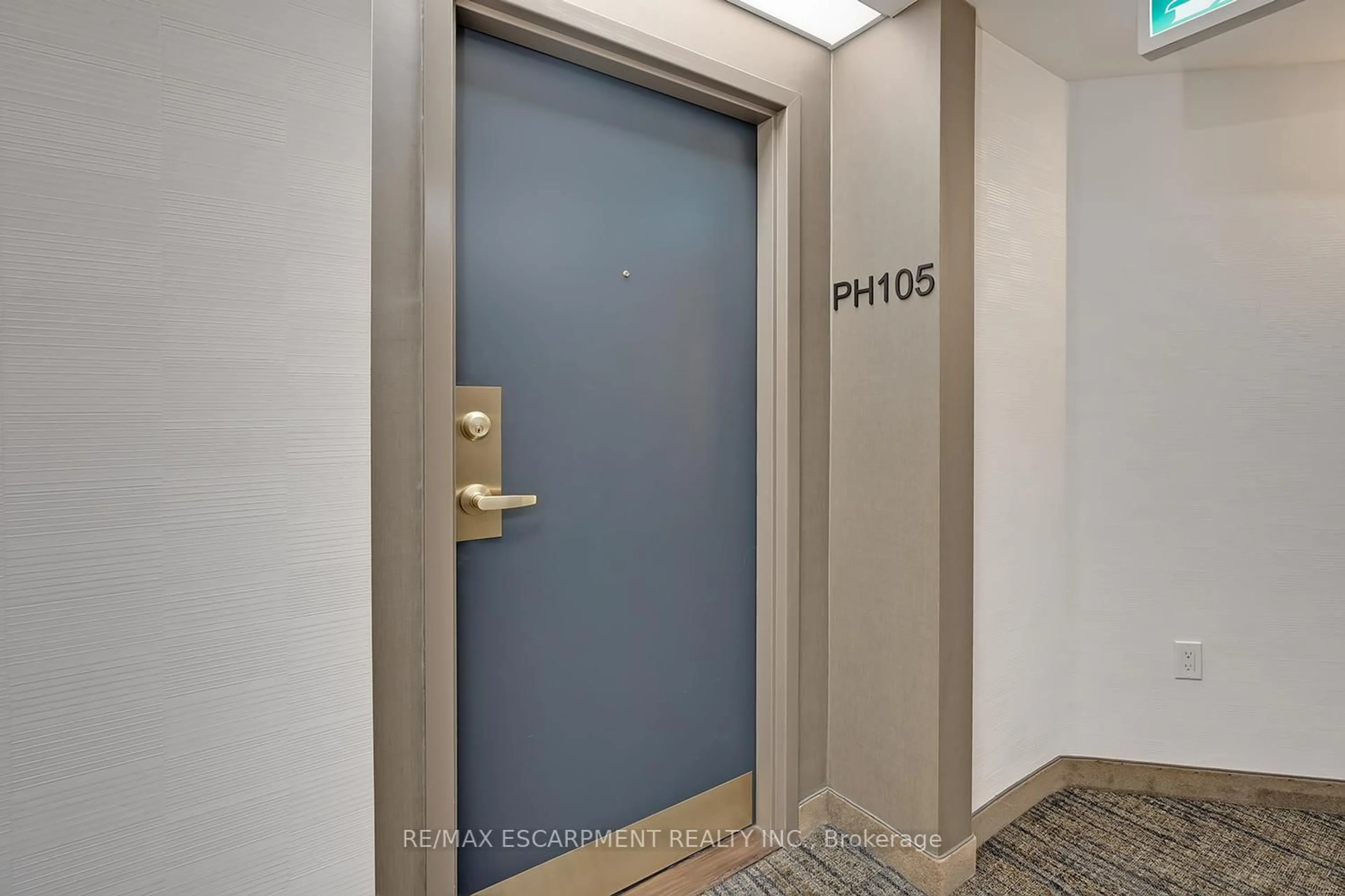 Indoor foyer for 1271 Walden Circ #PH105, Mississauga Ontario L5J 4R4