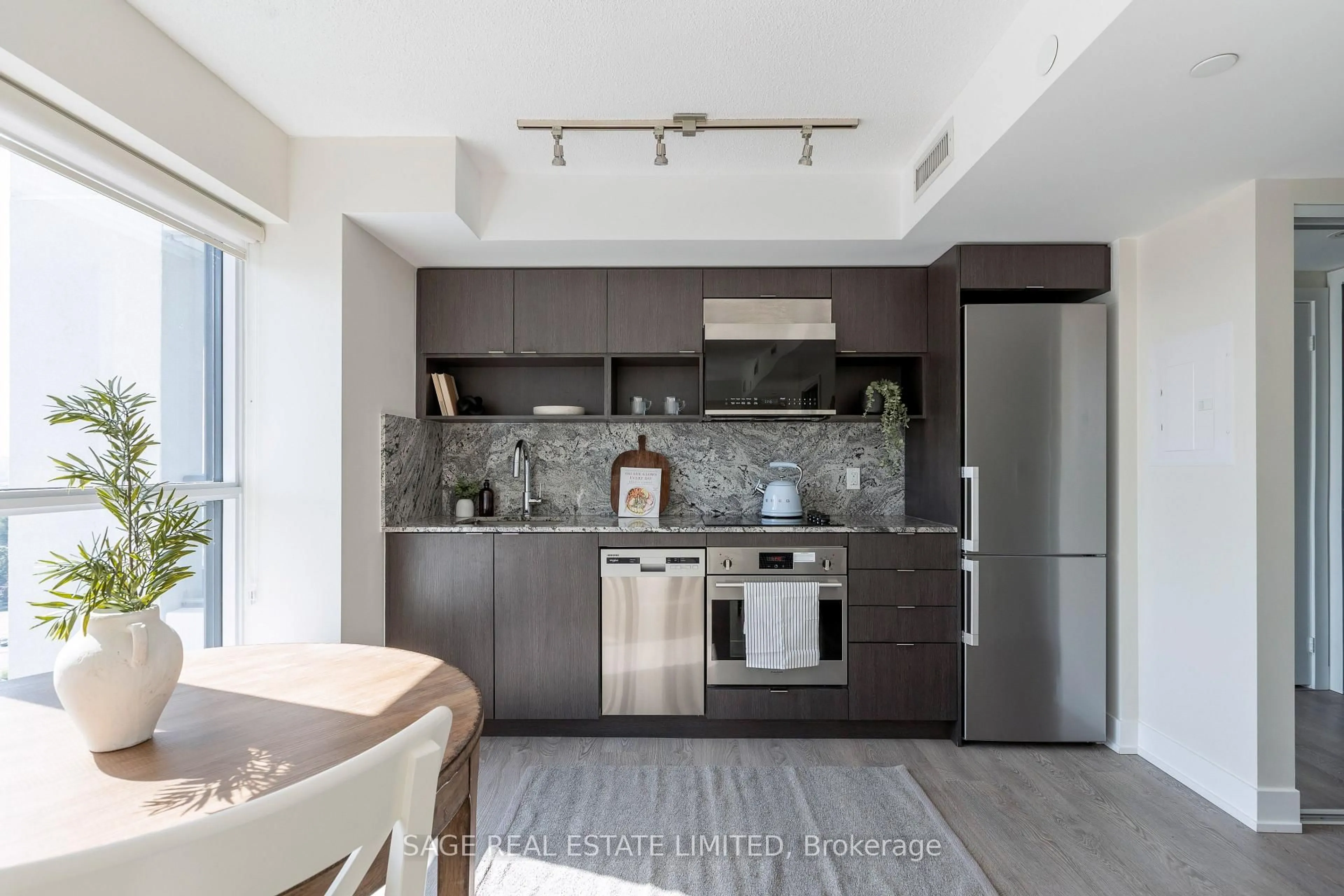 Standard kitchen, ceramic/tile floor for 9 Mabelle Ave #1423, Toronto Ontario M9A 0E1
