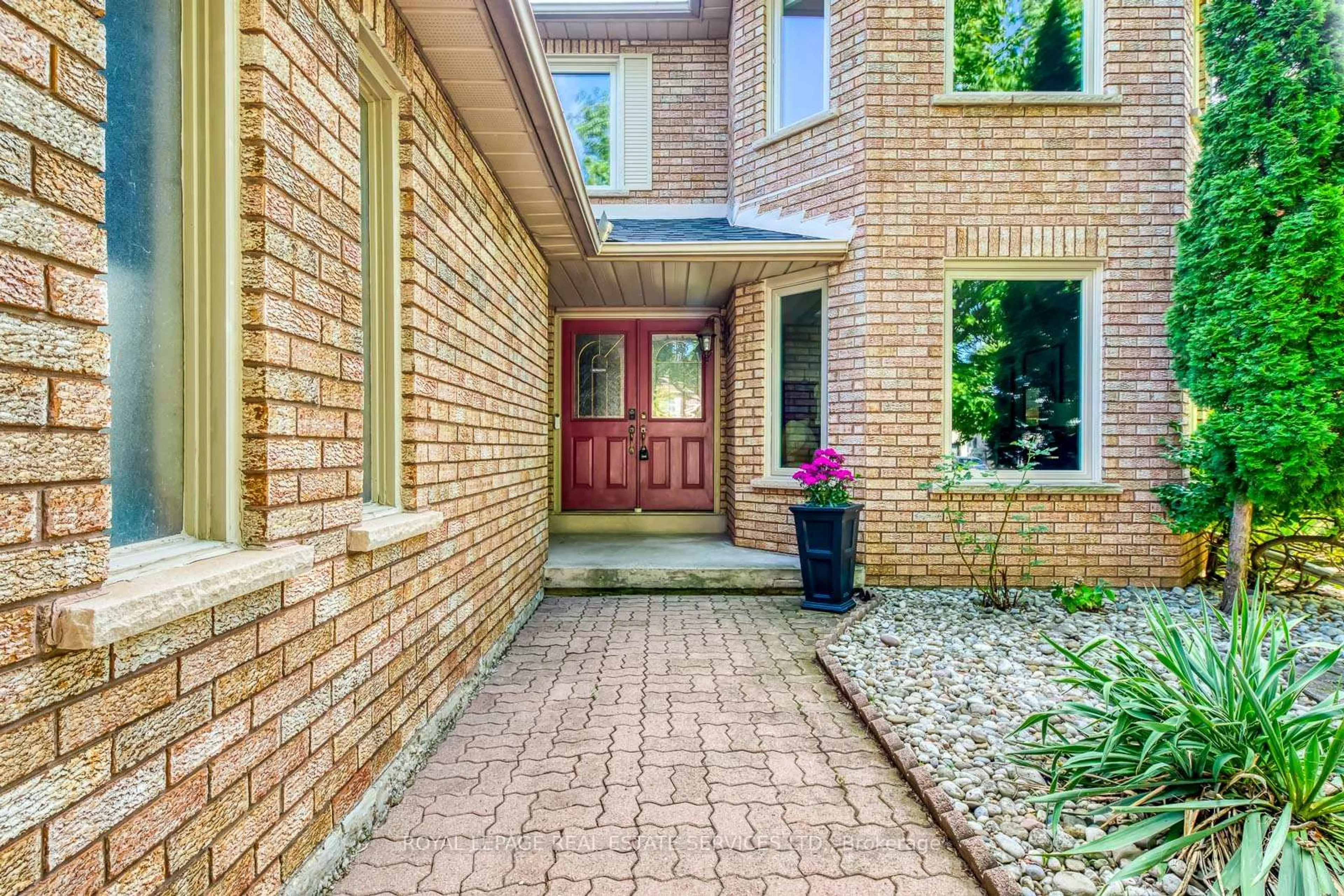 Home with brick exterior material, street for 1366 Fieldcrest Lane, Oakville Ontario L6M 2W8