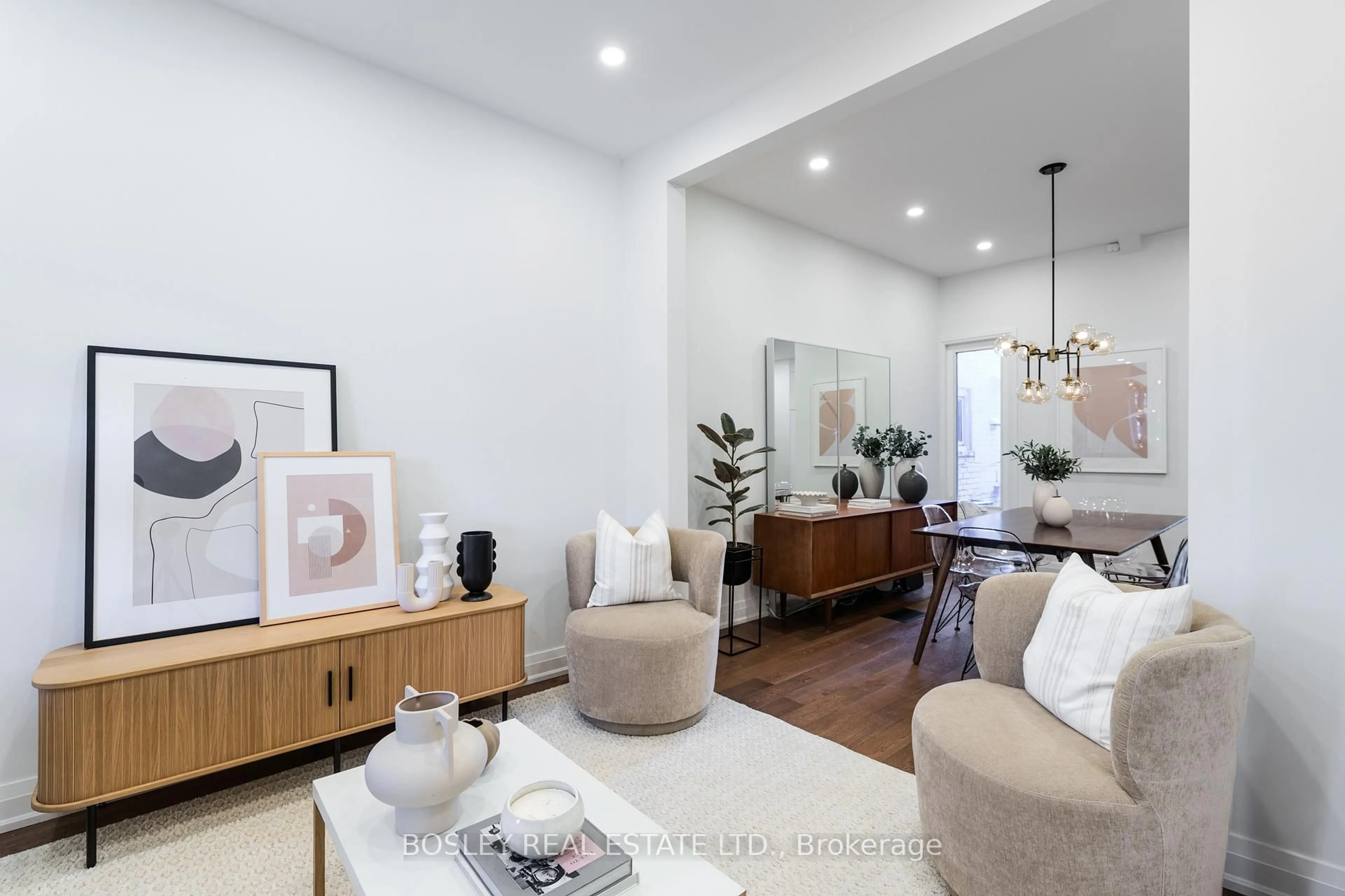 Living room with furniture, unknown for 299 Maria St, Toronto Ontario M6P 1W6